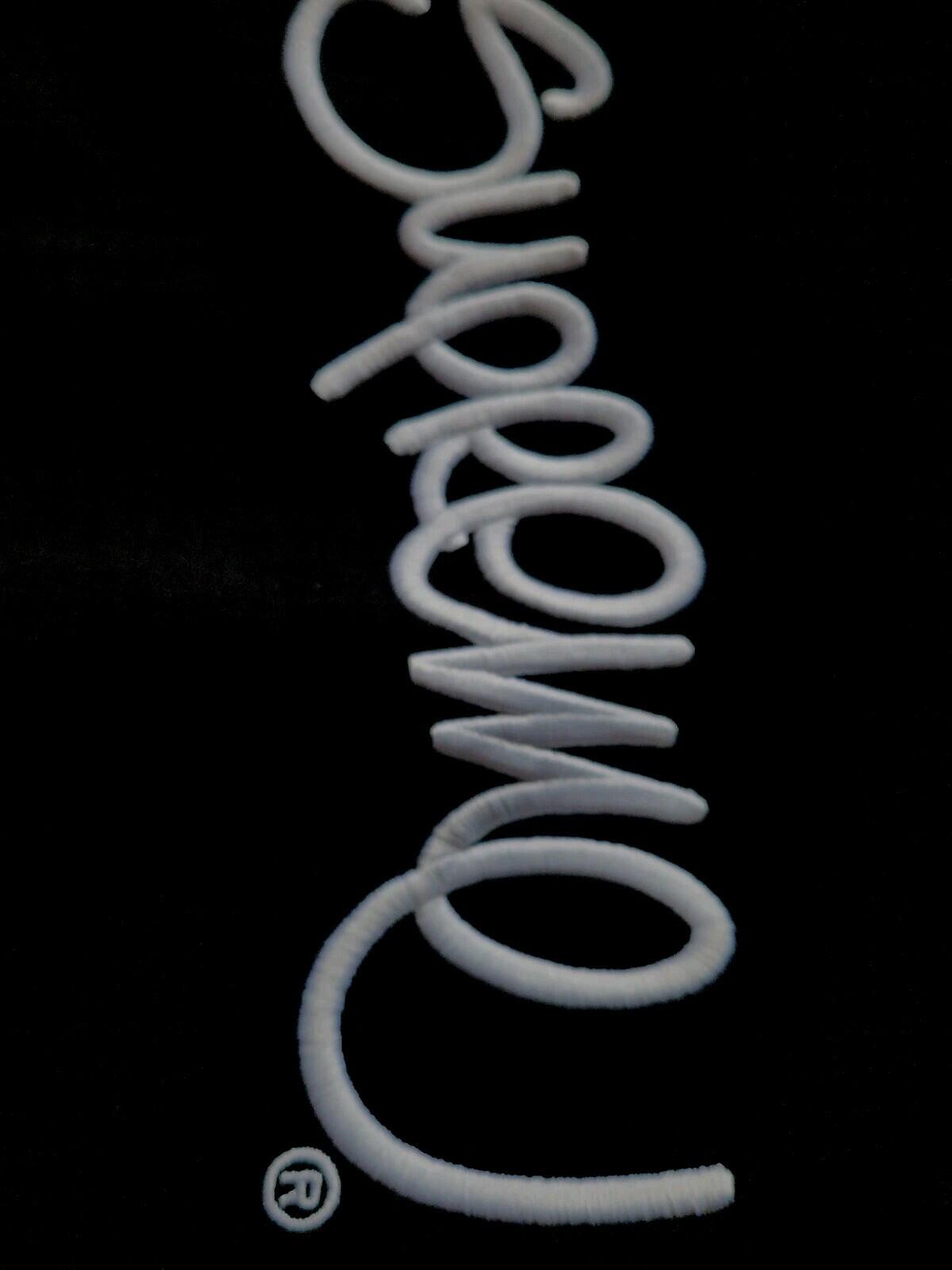 SS22 Supreme Raised Handstyle Kapuzenpullover Schwarz Größe L