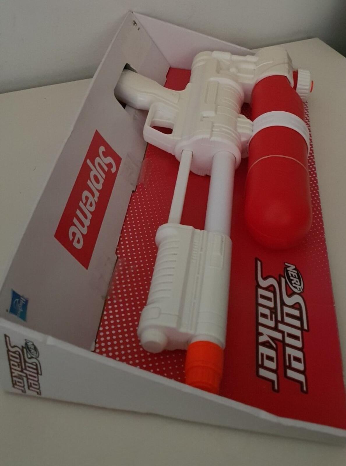 SS19 Supreme Hasbro Super Soaker 50 Water Blaster White New with defects