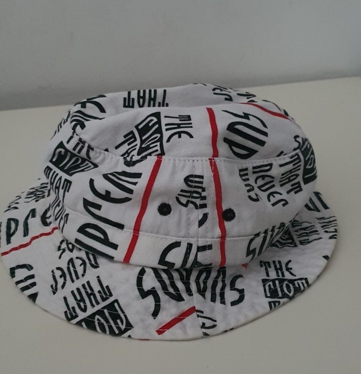 SS14 Supreme Riot crusher S/M White bucket hat
