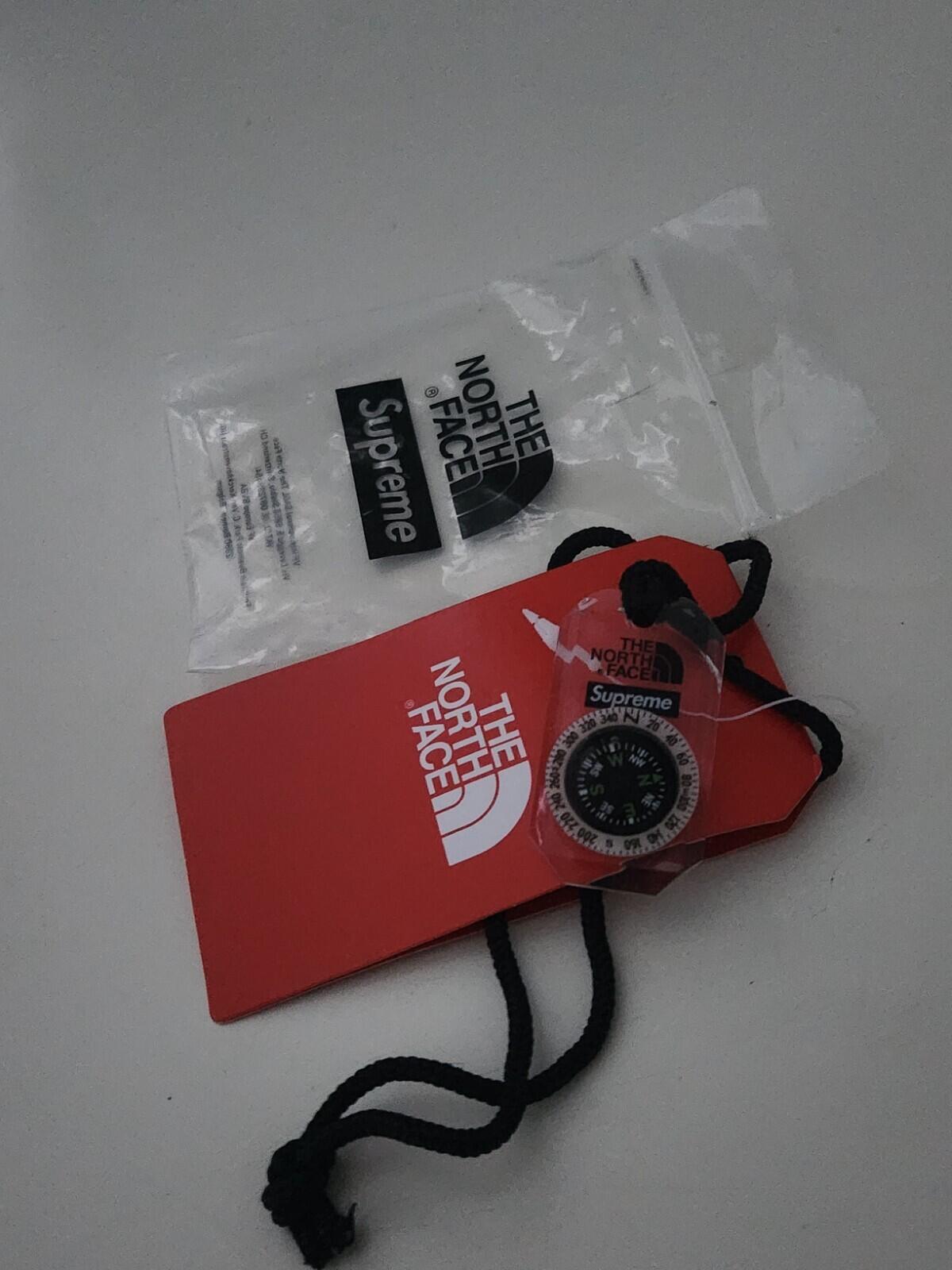FW18 Supreme x THE NORTH FACE compass necklace Accessory TNF New With Defects