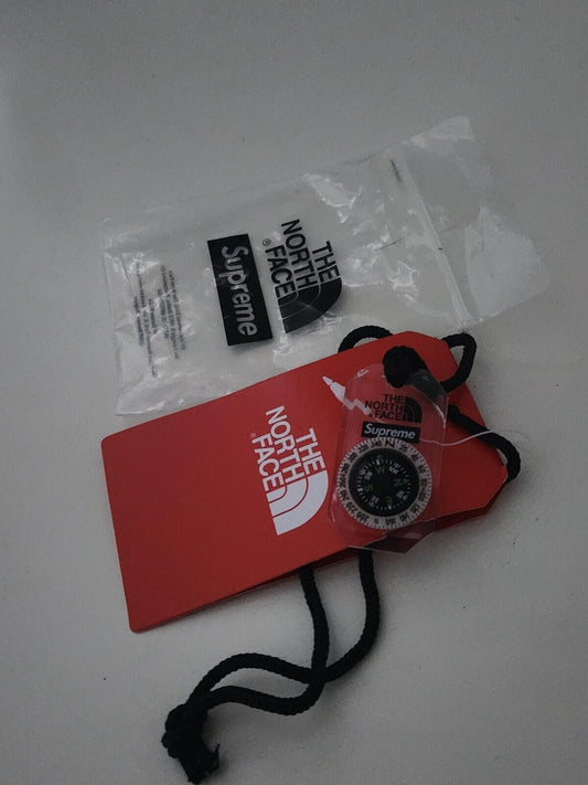 FW18 Supreme x THE NORTH FACE collar con brújula Accesorio TNF Nuevo con defectos