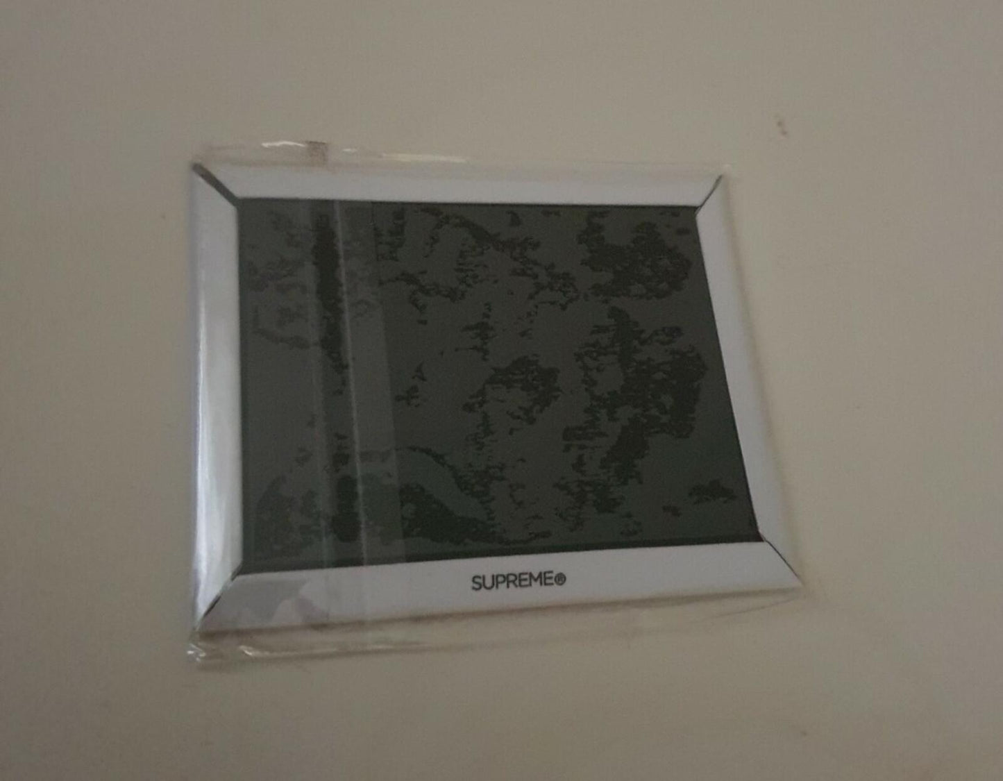 SS17 Supreme Orgy Magnet (was machst du nach der Orgie?) Accessoire