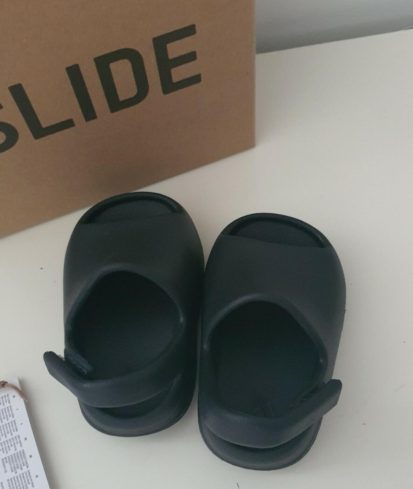 ADIDAS YEEZY New INFANTS ONYX SLIDE 4K UK 4K Black grey slides Baby