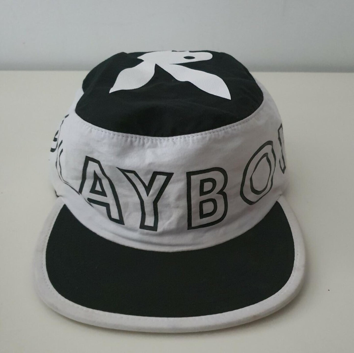 Gorra SS17 Supreme x Playboy Pillbox Negro Blanco
