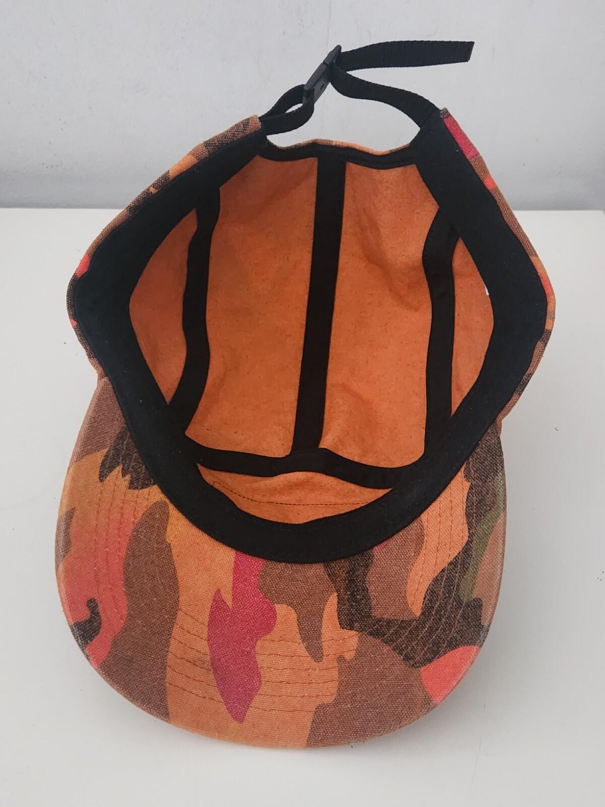 Gorra de campamento de lona lavada Supreme SS24 color naranja camuflaje