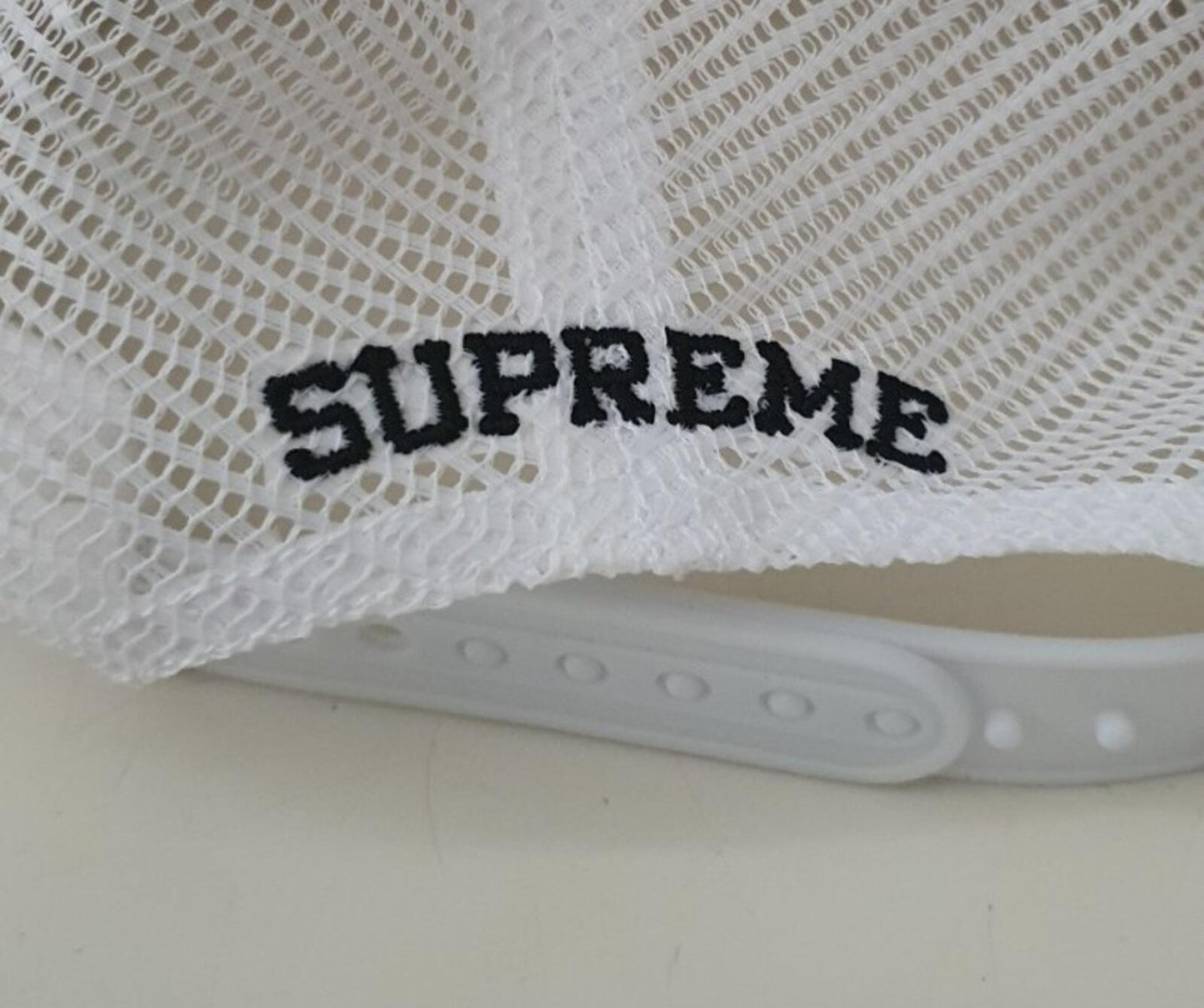 FW20 Supreme Blimp Mesh Back 5-Panel Cap Weiß