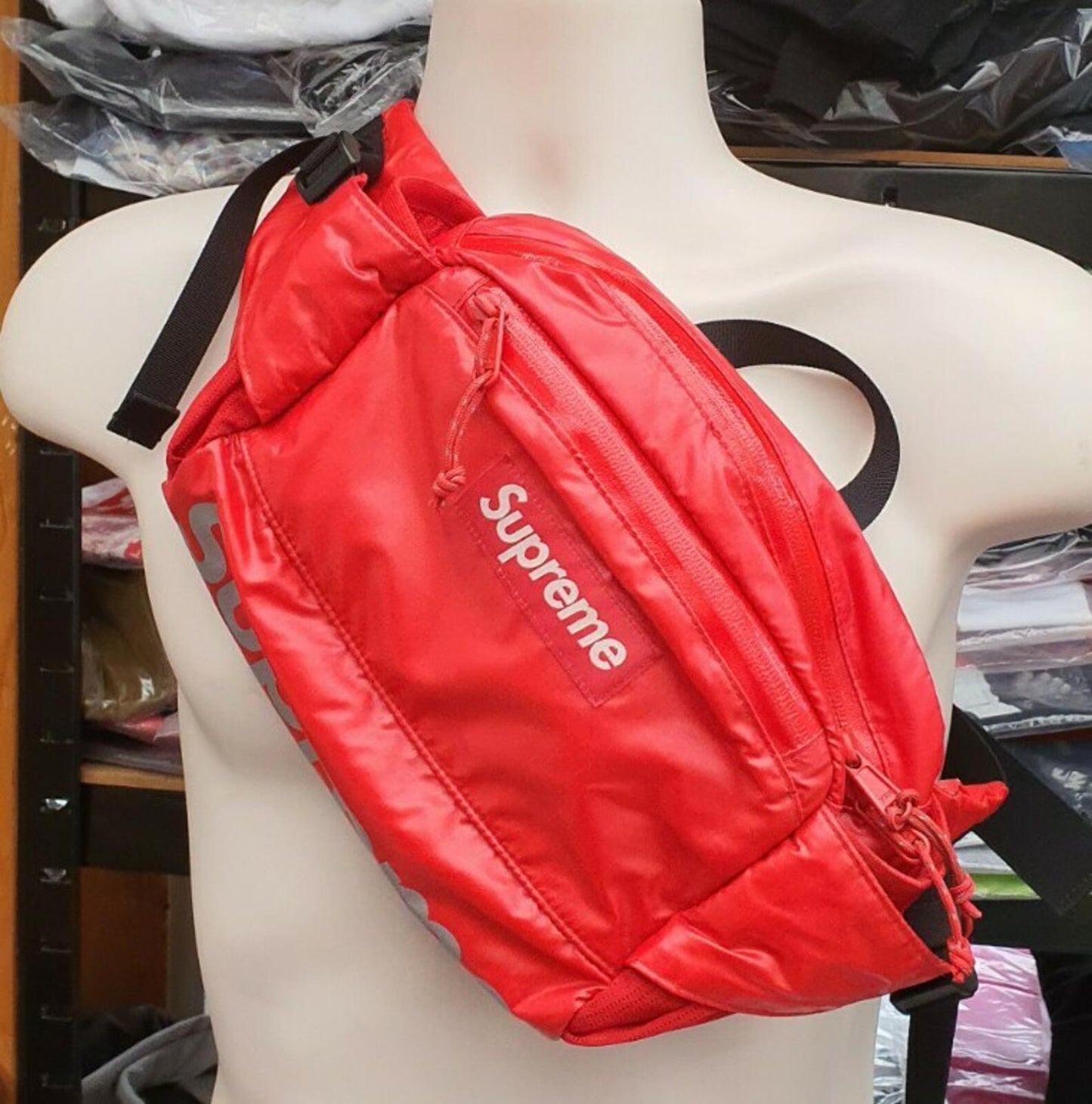 FW17 Supreme rote Gürteltasche Cordura Stoff reflektierender Schriftzug Hüfttasche
