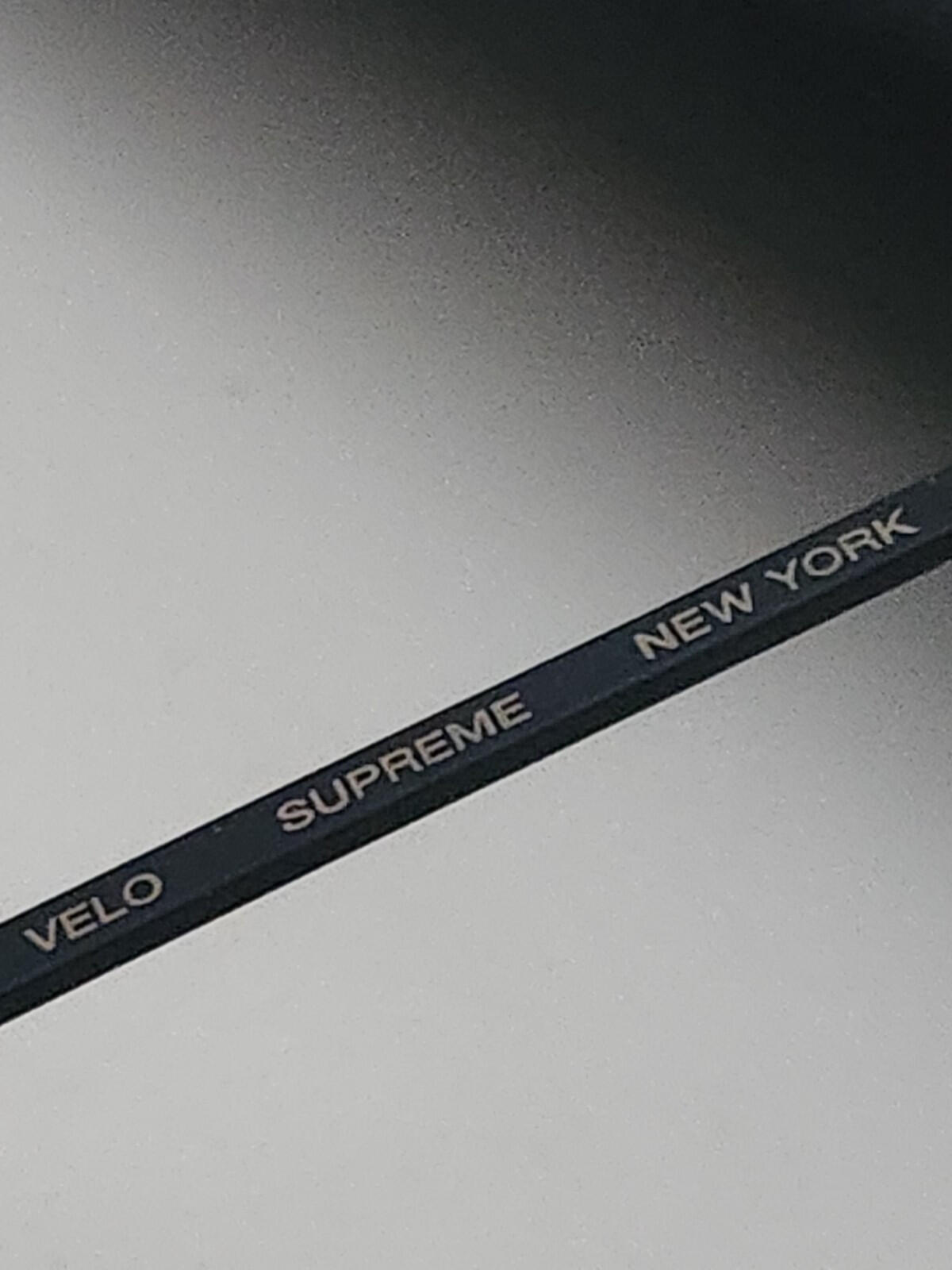 SS22 Supreme Velo Sonnenbrille Schwarz Metall hergestellt in Italien UVP £168