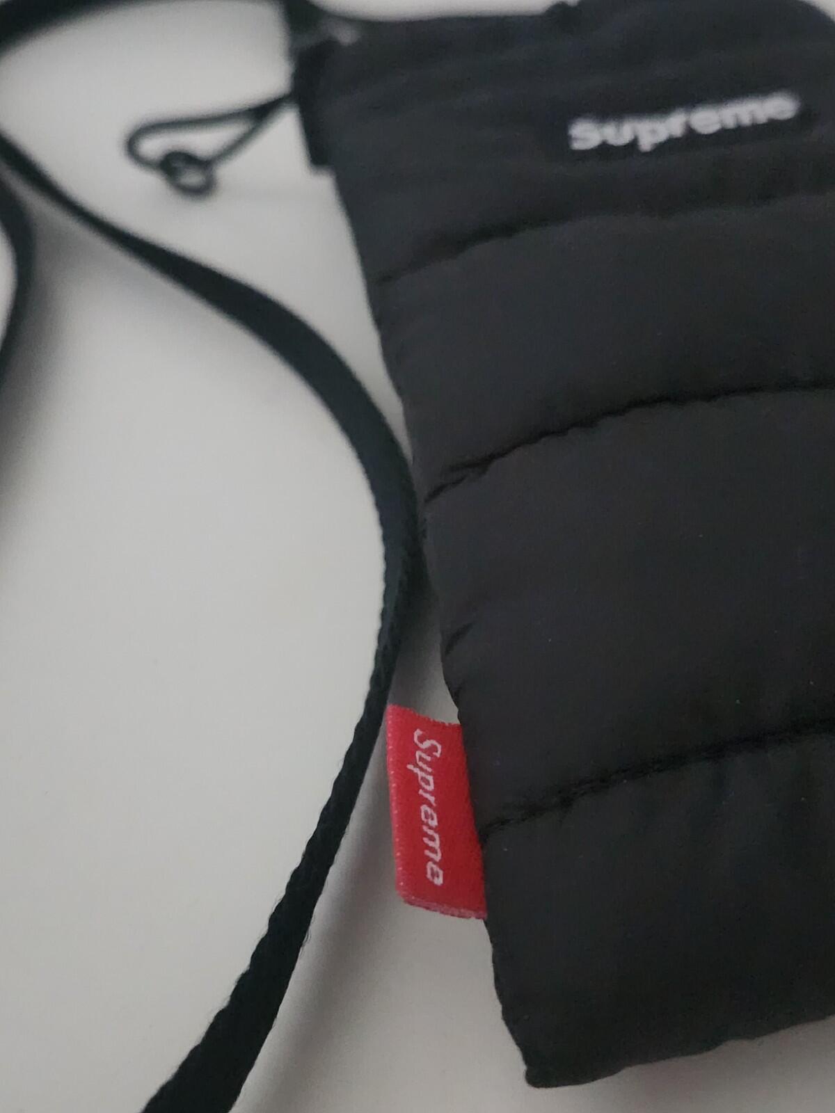 FW22 Supreme puffer neck pouch black water resistant bag Mobile Phone