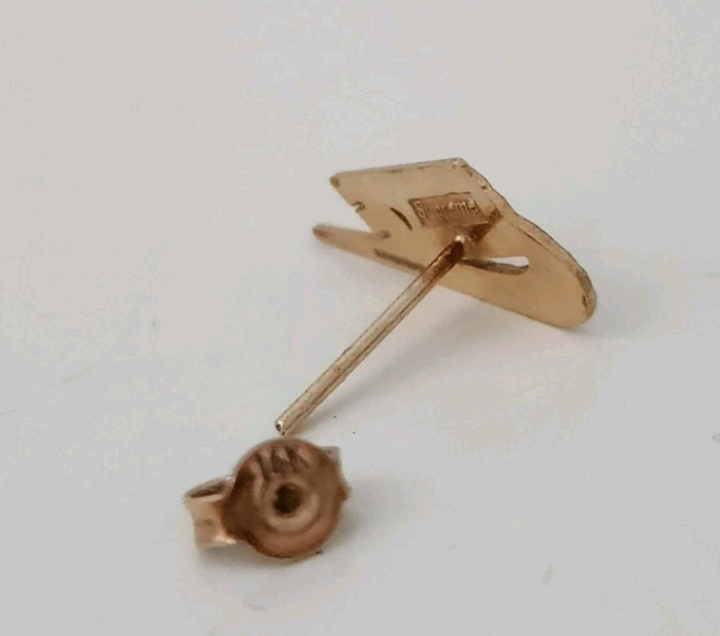 FW18 Supreme Nike 14K Gold Ring Ohrring Diamantgeschliffenes, gestempeltes Logo, Schmuckstecker