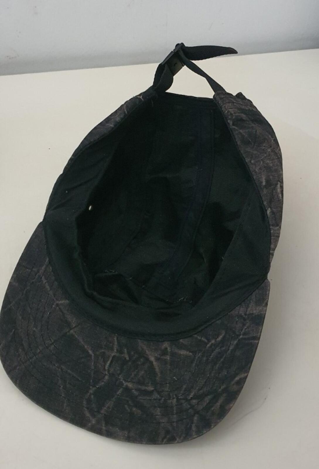 Gorra tipo militar Supreme Acid SS13 negra