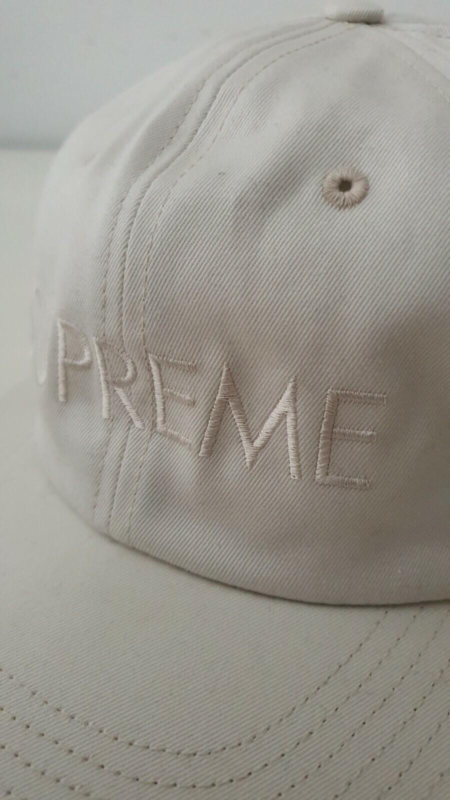 Gorra FW15 Supreme Tonal Logo 6 paneles color Piedra