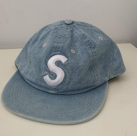 Gorra de 6 paneles SS18 Supreme Washed Chambray S Logo, color azul claro