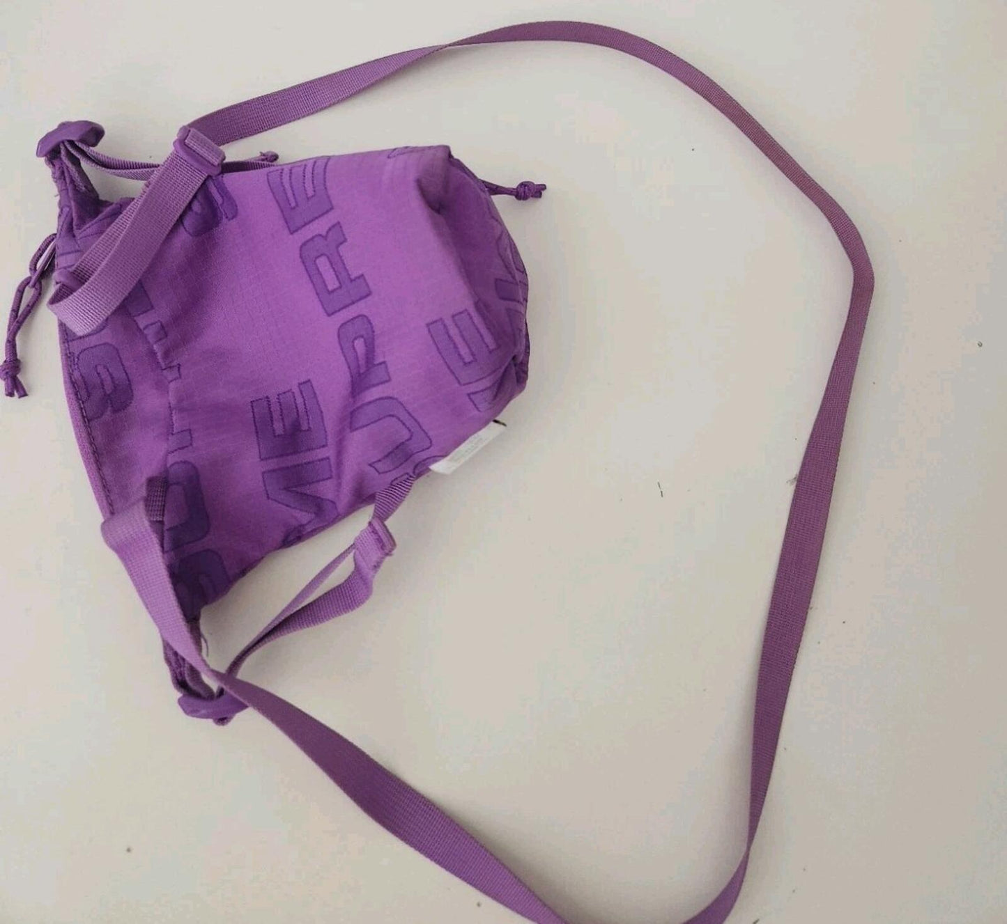 FW21 Supreme Neck Pouch Bag Lila Wasserabweisend