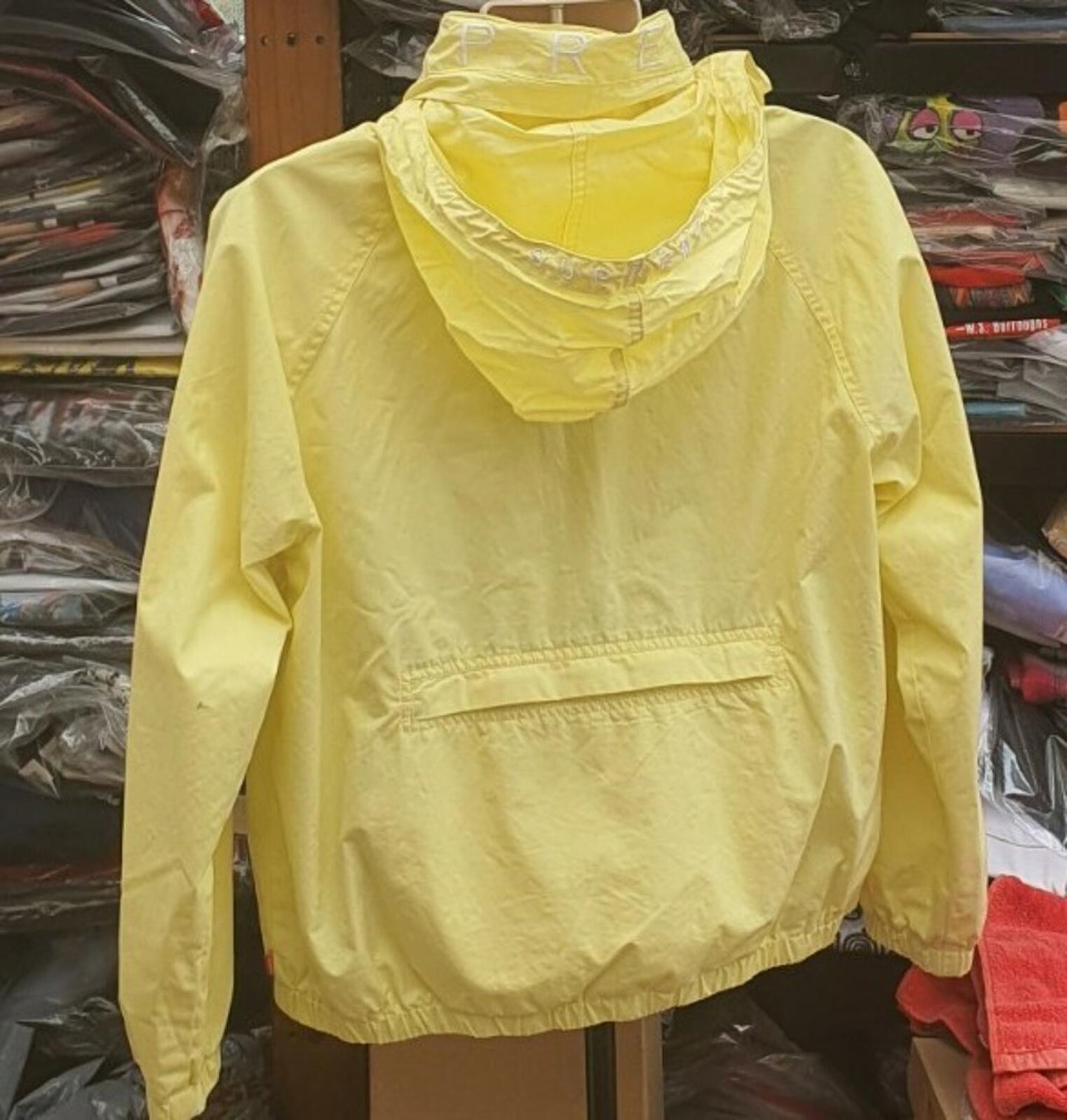 SS20 Supreme Raglan Court Jacke Hellgelb Größe L