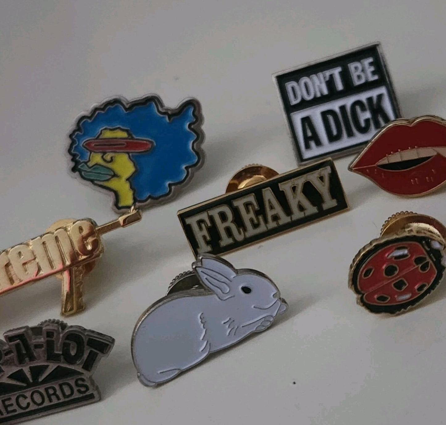 10x Supreme pins metal badges bundle Freaky Smoking Lips Gonz accessories Rare
