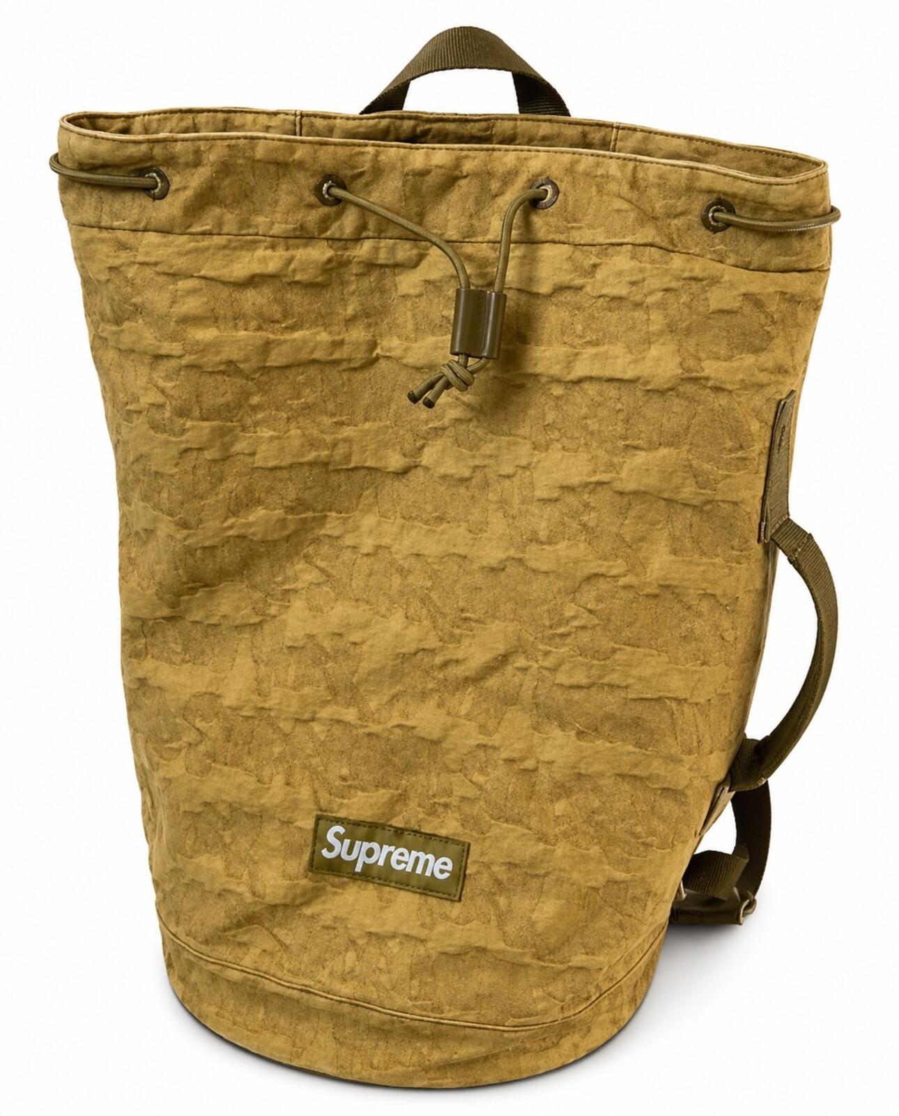 Mochila de mezclilla jacquard Supreme Fat Tip SS22, color verde oliva
