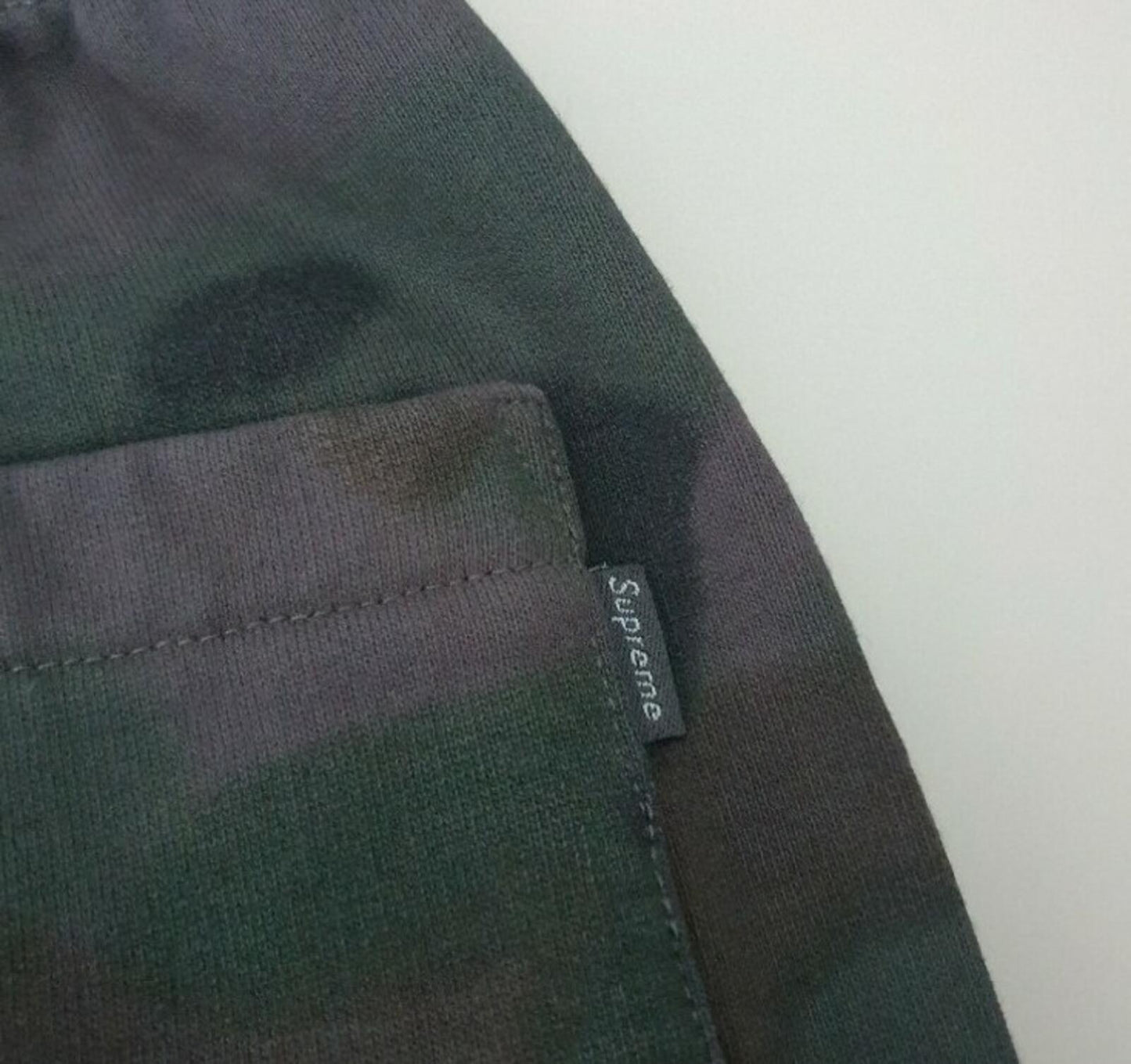 SS20 Supreme Overdyed Sweatshort Black Painted Camo Größe S
