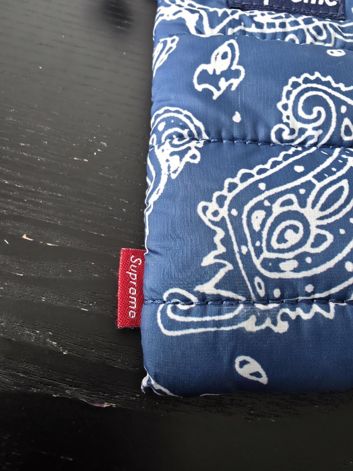 FW22 Supreme Puffer Neck Pouch Bag Blue Paisley Water Resistant Mobile Phone