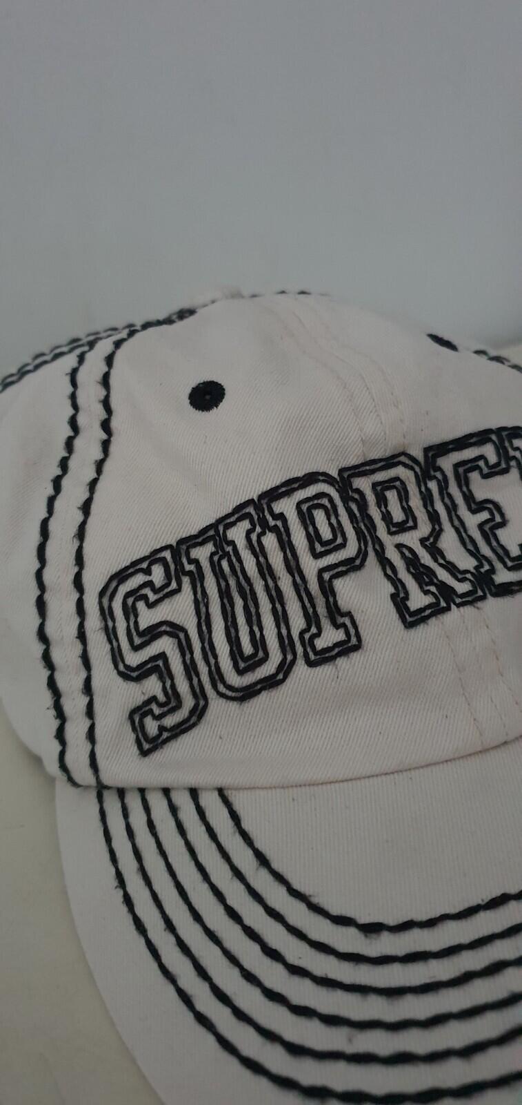 Gorra Supreme Big Stitch de 6 paneles FW20 natural crema