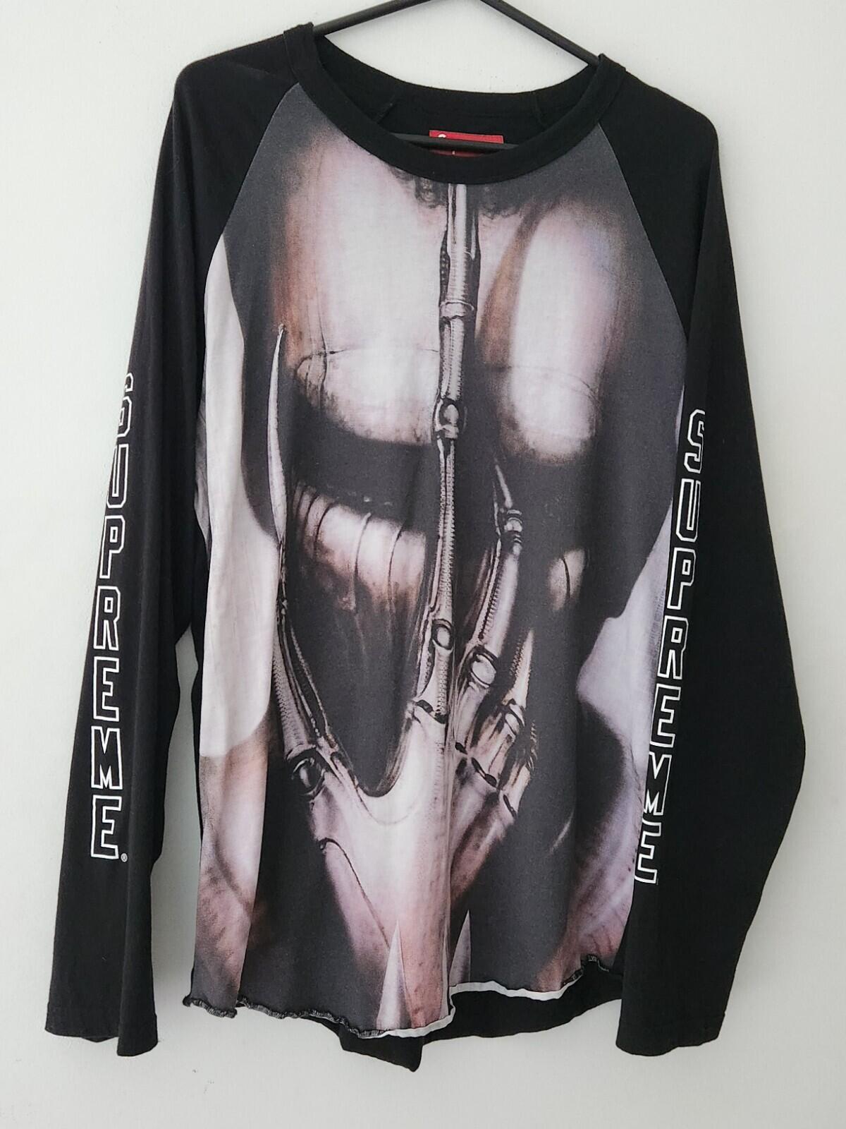 FW23 Supreme x H.R. Giger Raglan L/S Top Tee M medium black long sleeve t-shirt