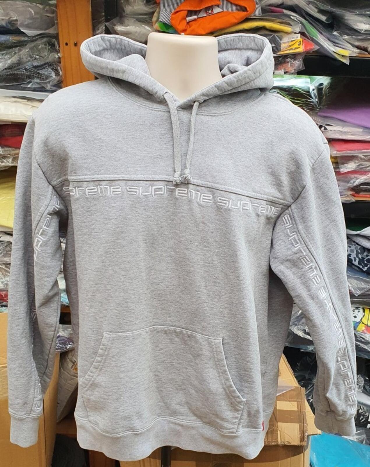 FW18 Supreme Text Stripe Kapuzenpullover Grau Gr. M