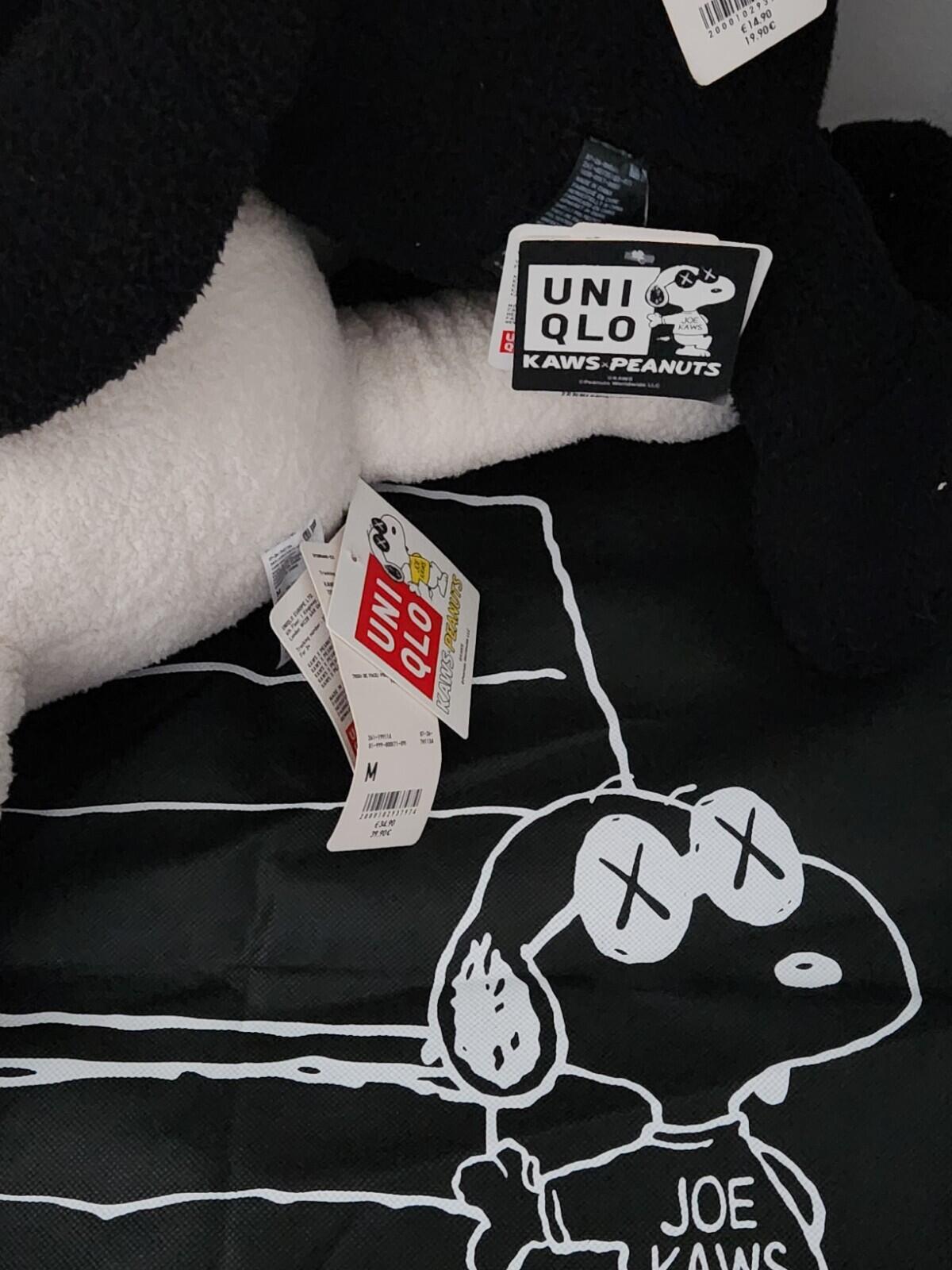 4x KAWS UNIQLO Peanuts Snoopy Plüschtiere 2x (KLEIN) S 2x (MITTEL) M Komplettset Tasche