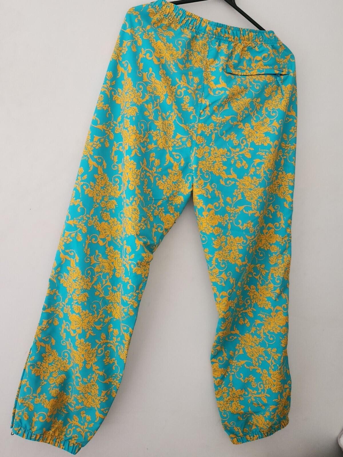 SS20 Supreme Warm Up pants Floral pant size M Medium Water Resistant