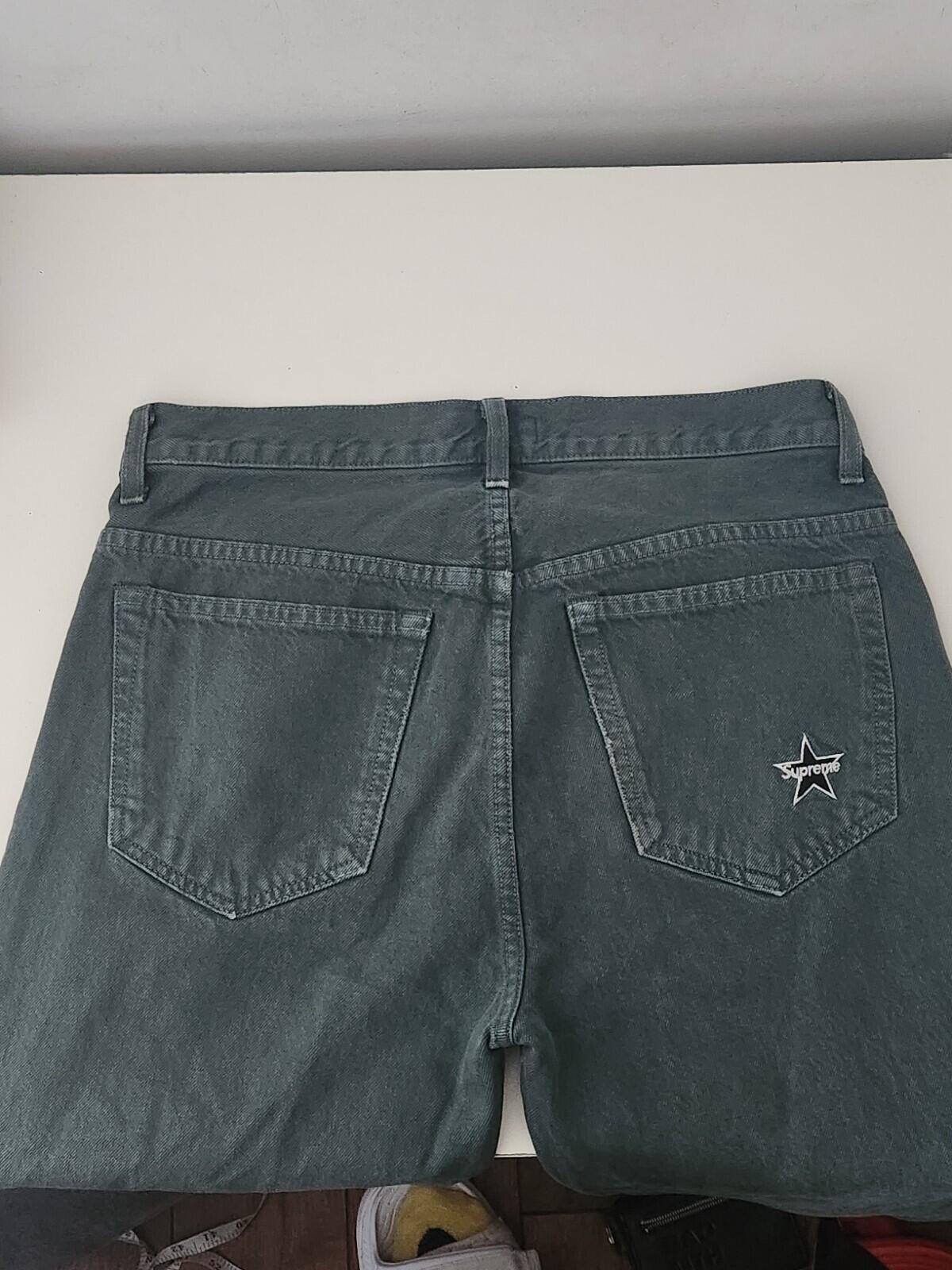 SS18 Supreme jeans regulares lavados Talla 30 Pantalones verde oscuro W30 L25 denim de estrellas