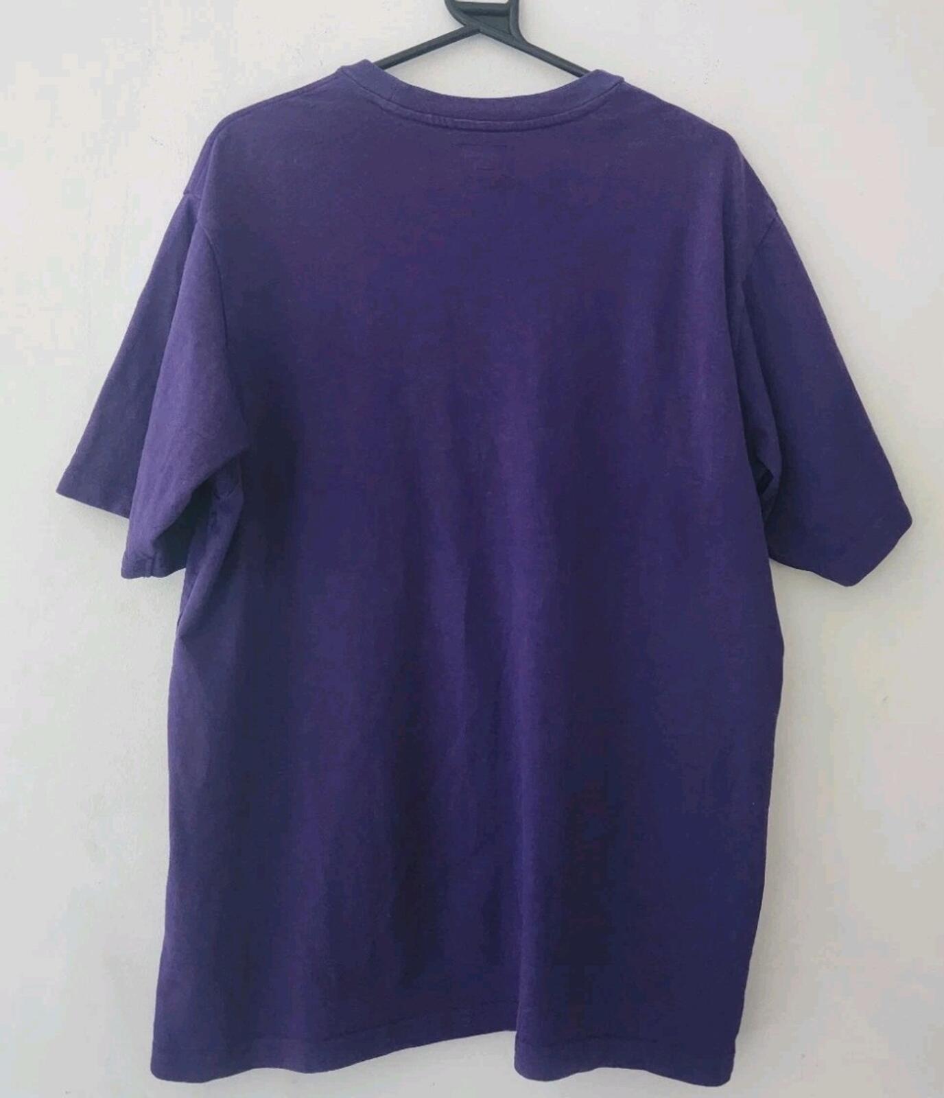 SS23 Supreme Sketch Embroidered S/S Top Talla M camiseta morada