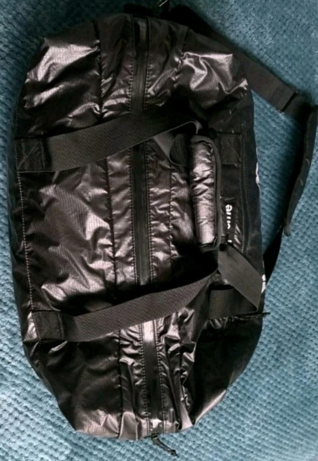 FW17 Supreme Bolsa de lona de tela Cordura con logotipo de caja, texto reflectante, bolsa de viaje negra