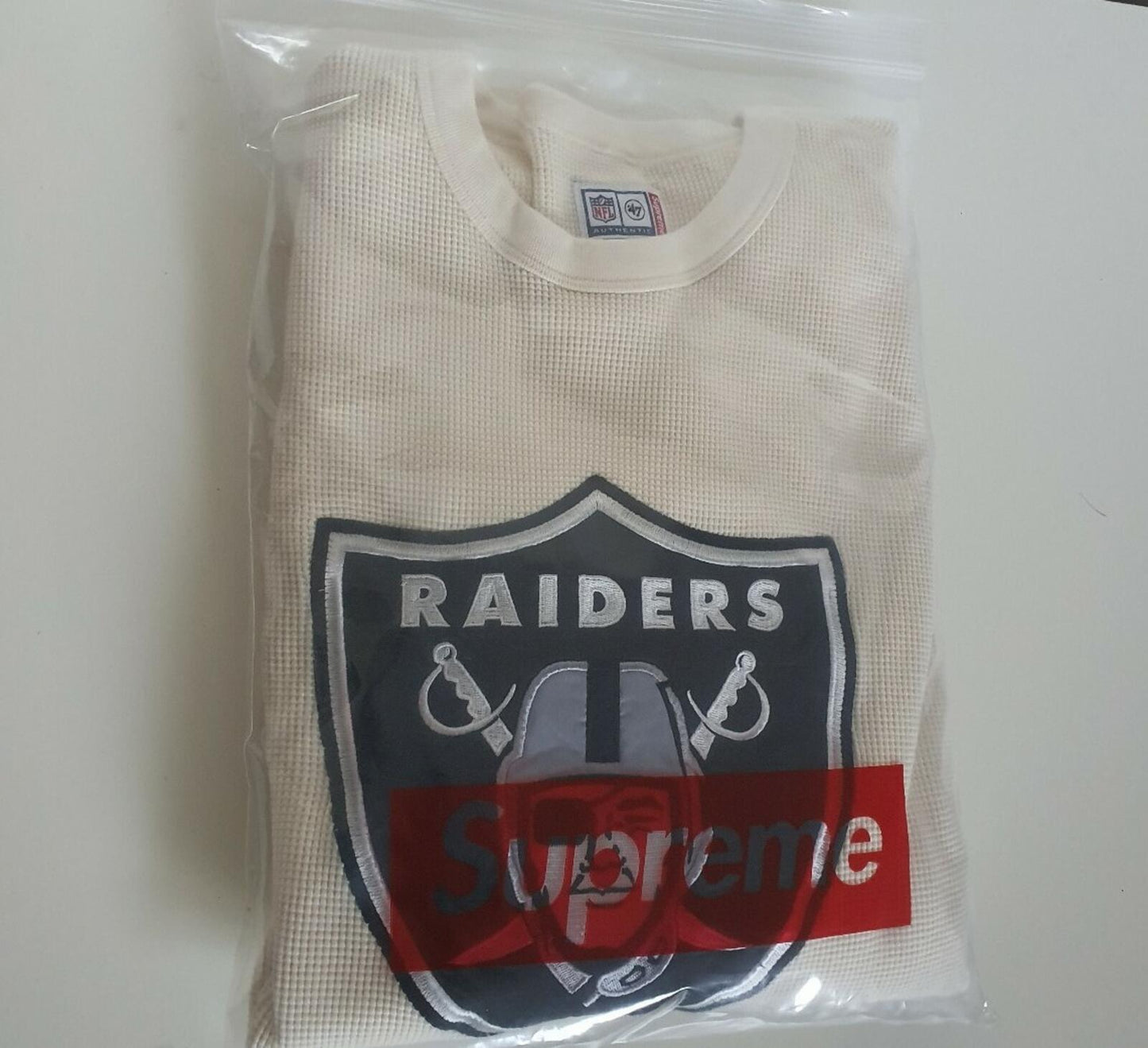 Sudadera térmica con cuello redondo SS19 Supreme x NFL x Raiders x '47 Natural Talla M