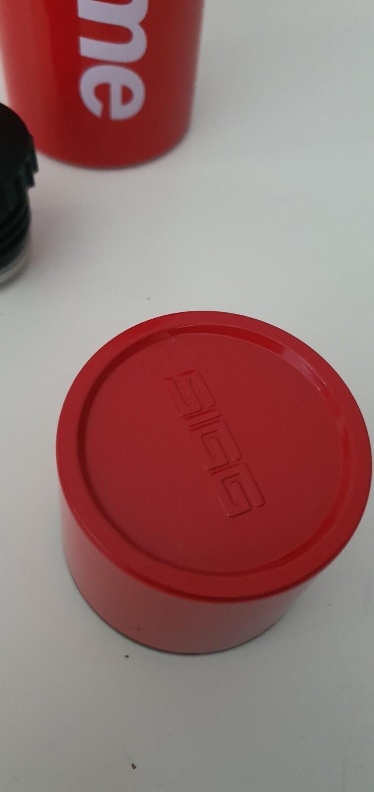 FW20 Supreme x Sigg Vacuum Insulated 0.75 bottle Red Water Stainless Steel