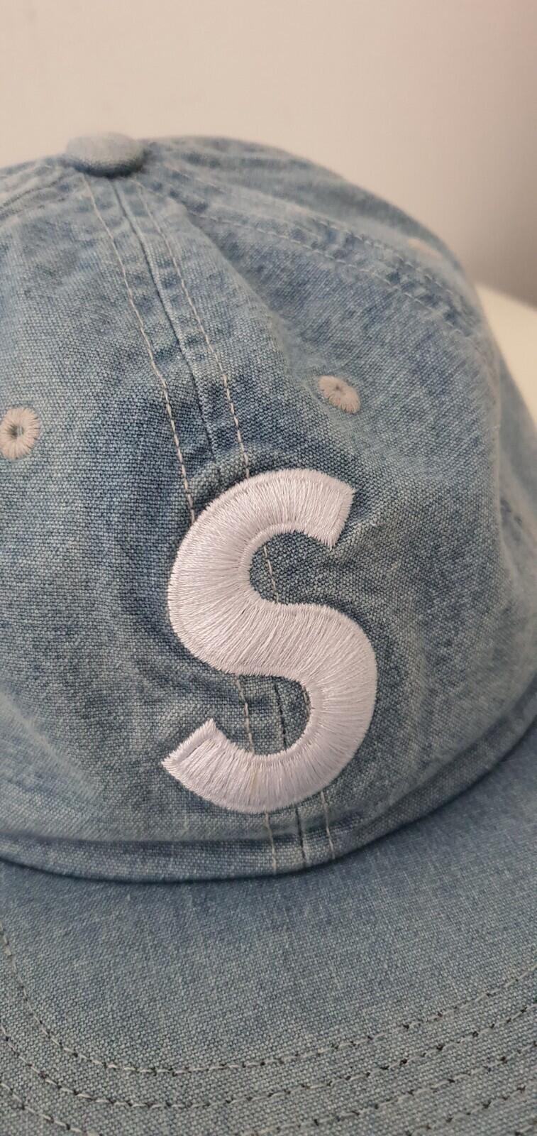 Gorra de 6 paneles SS18 Supreme Washed Chambray S Logo, color azul claro