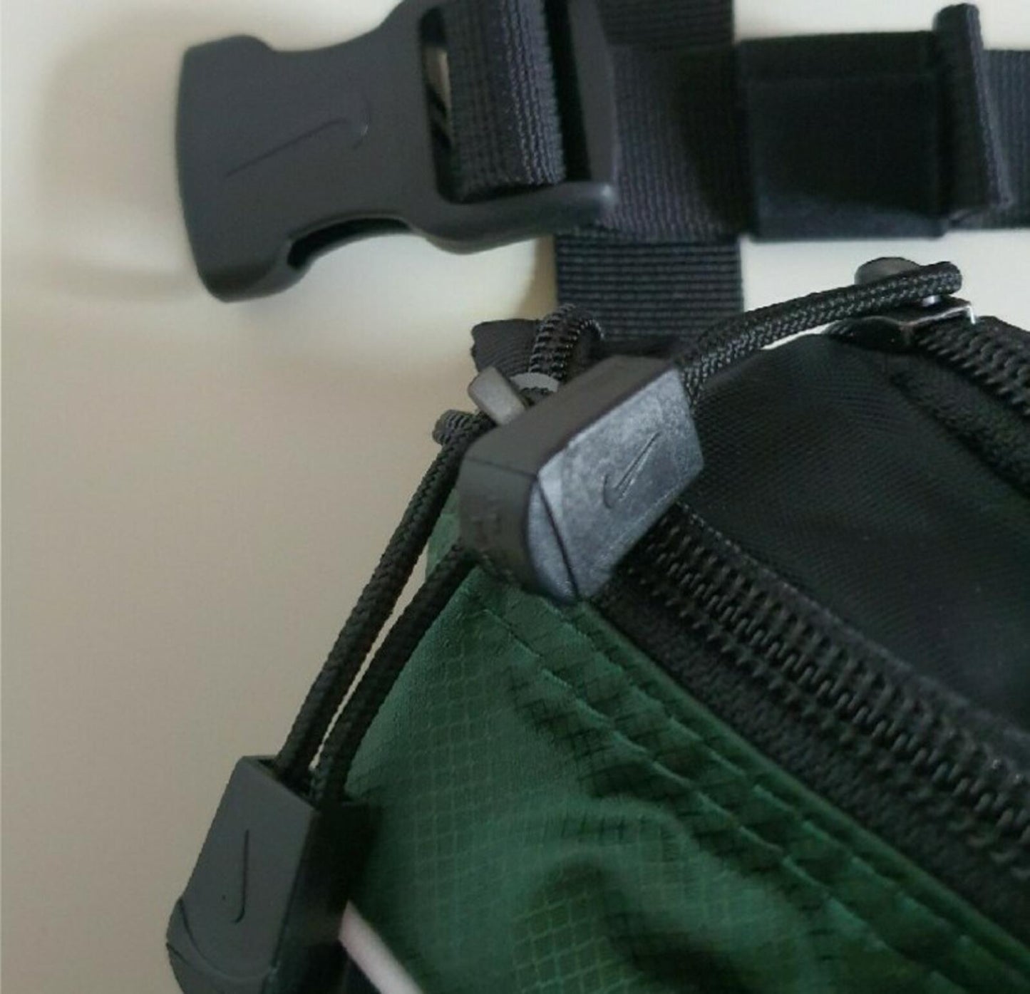 SS19 Supreme x Nike grüne Umhänge-/Bauchtasche