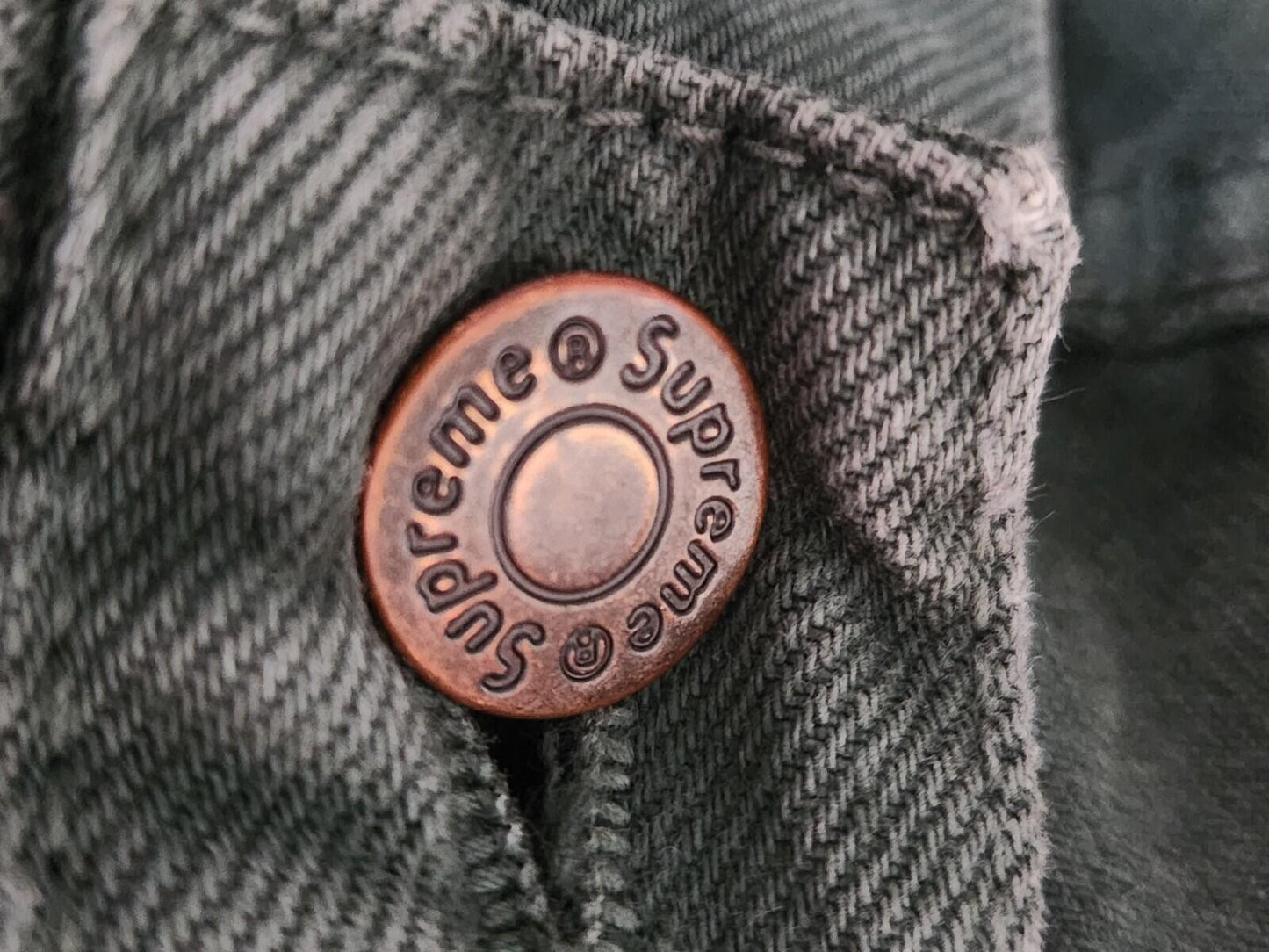 SS18 Supreme jeans regulares lavados Talla 30 Pantalones verde oscuro W30 L25 denim de estrellas