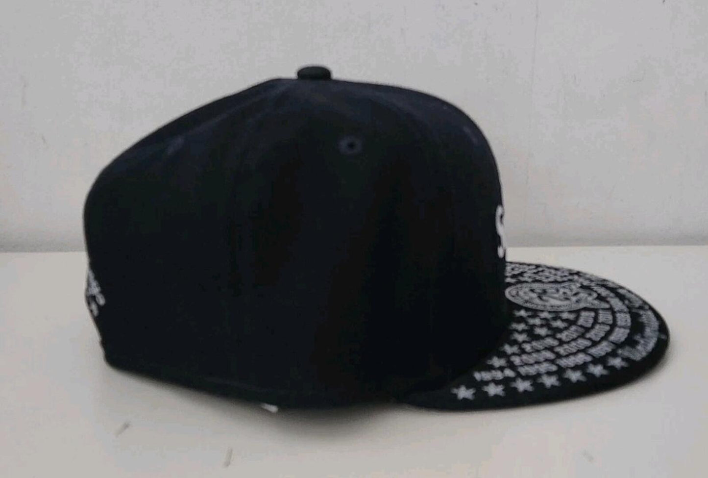 FW21 Supreme Undisputed Box Logo New Era Größe 7 1/4 Marineblau Cap Mütze Snapback Neu