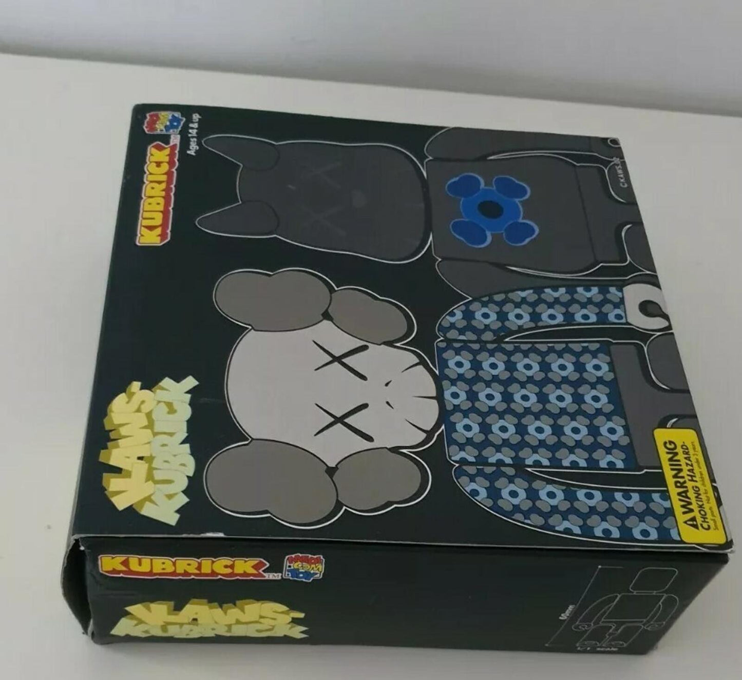 FW02 KAWS x KUBRICK Medicom Bus Stop series volume 2 vinyl toy New and unopened