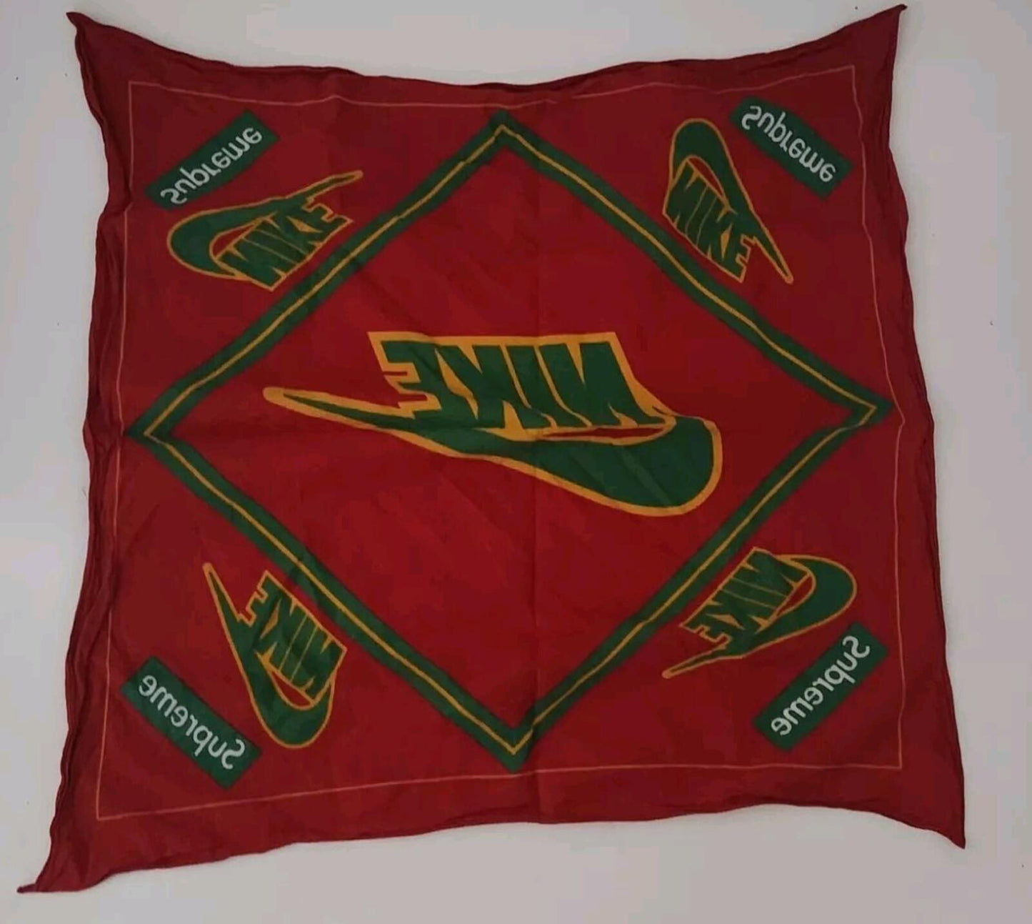 HW19 Supreme x Nike Bandana Rot Grün Baumwollschal 54 x 54 cm Accessoire