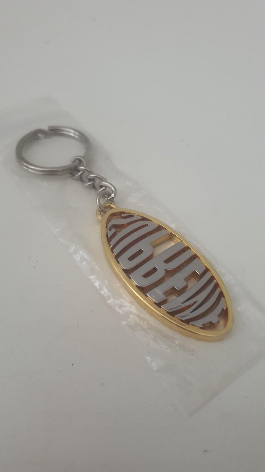 SS17 Supreme Oval Logo metal keychain gold keyring New and unopened Accessory