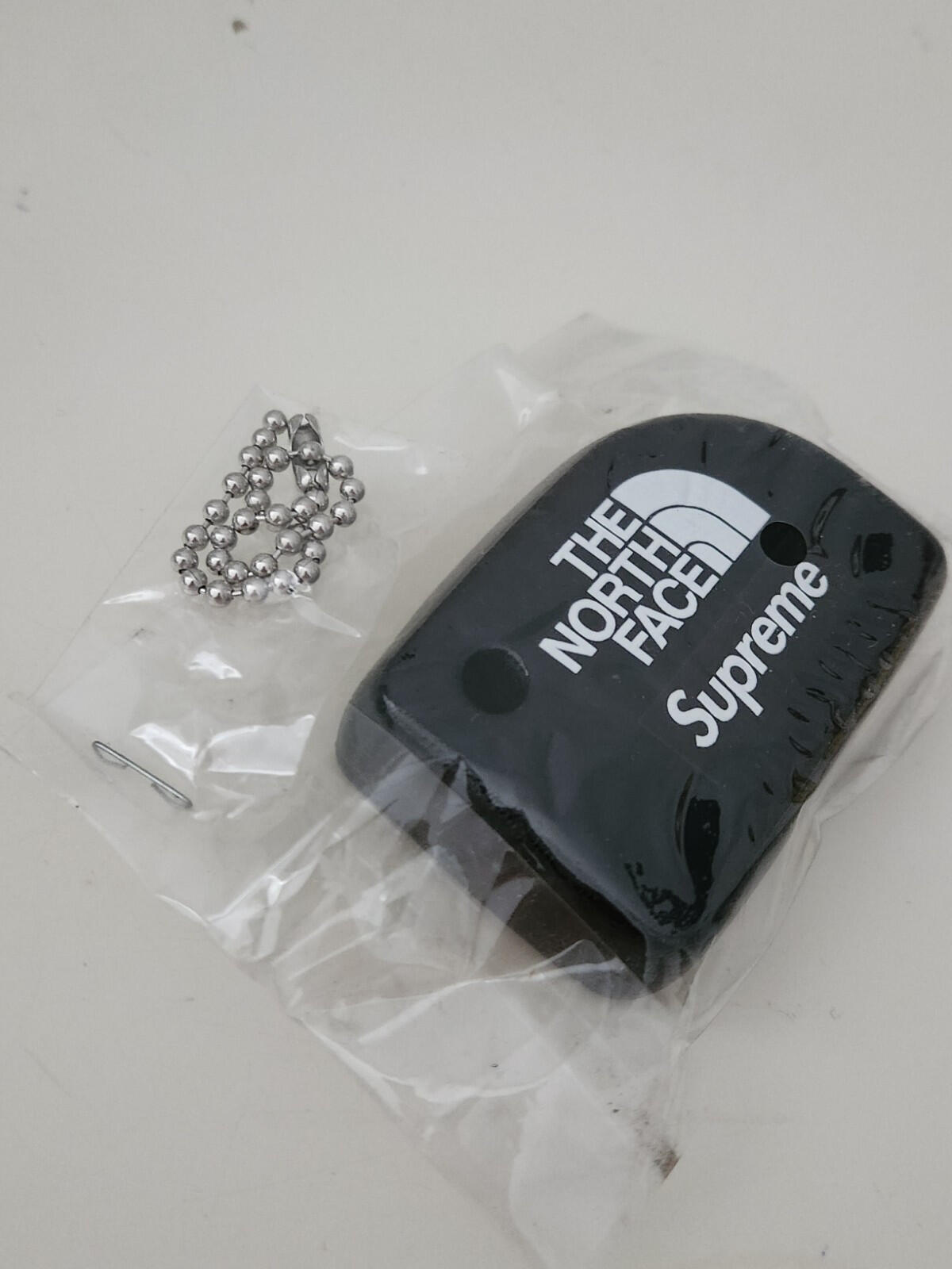 SS20 Supreme x The North Face Floating Keychain black keyring New Accessory TNF