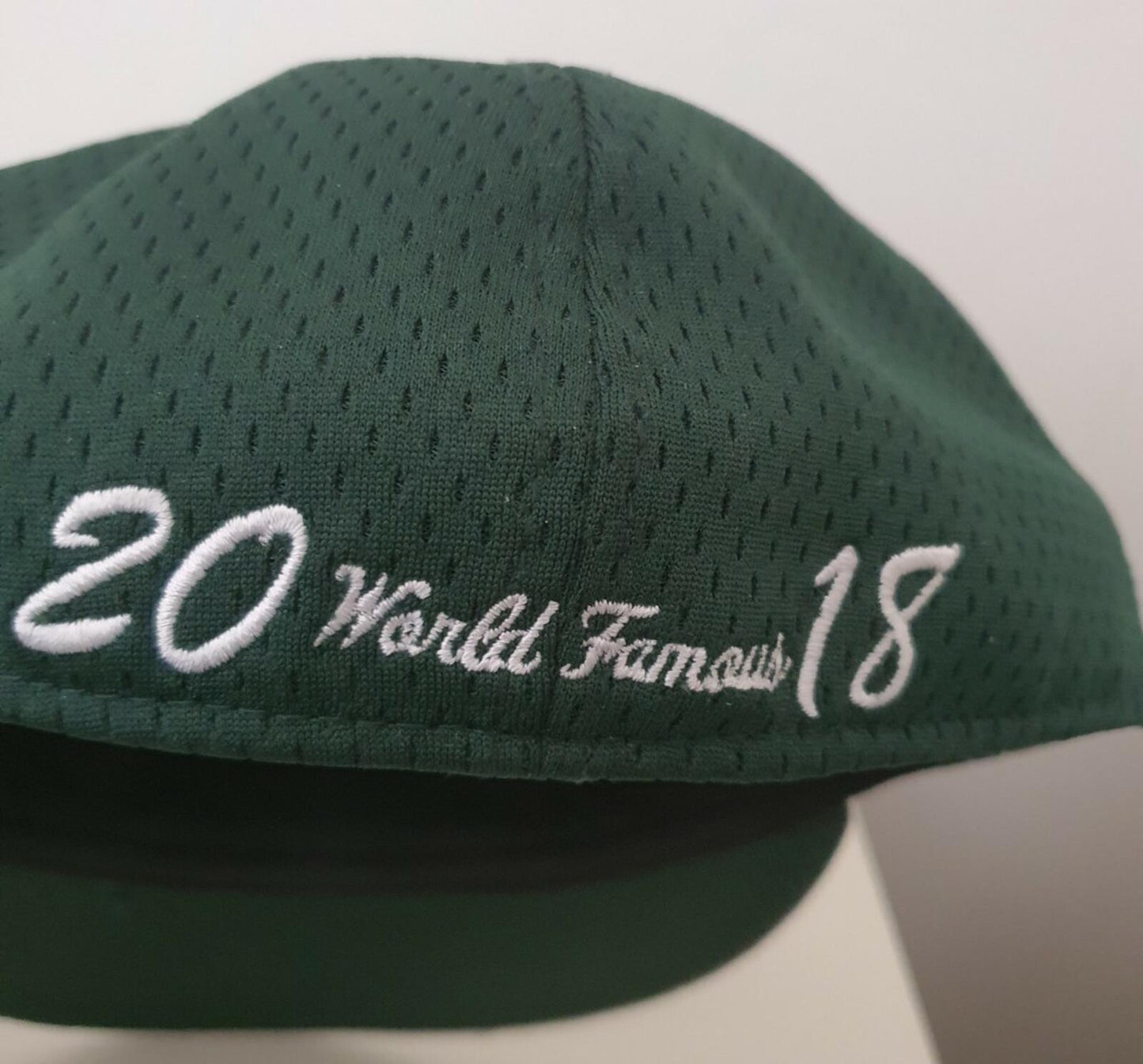 SS18 Supreme Mesh Box Logo New Era Dark green hat size 7 5/8 Cap