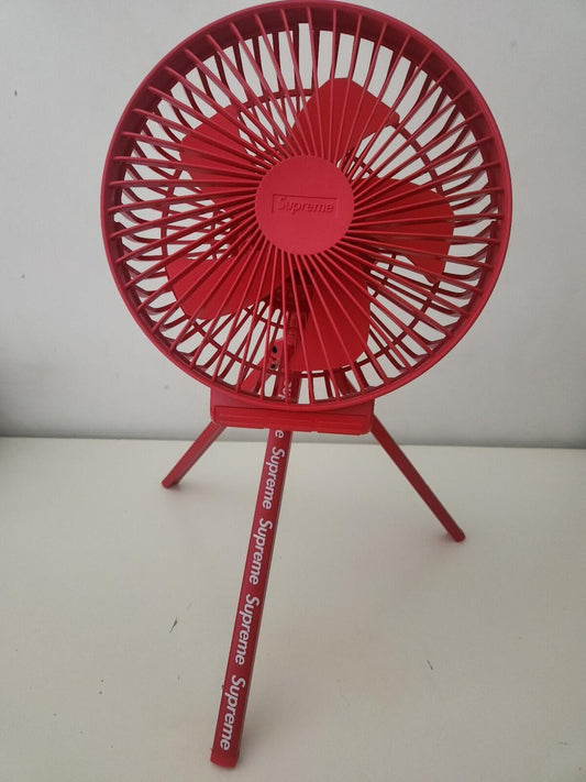 Ventilador eléctrico portátil inalámbrico rojo Supreme Cargo Container para FW23 Accesorio Multi
