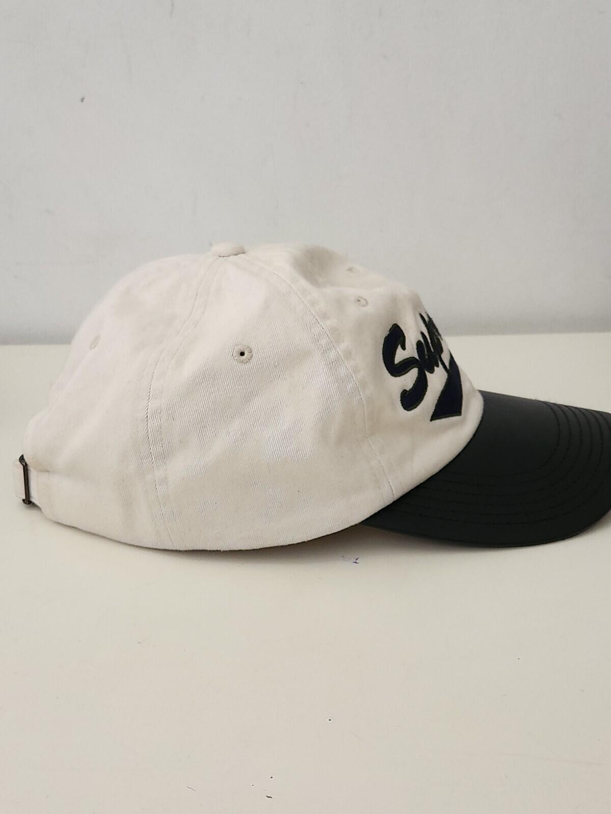 Gorra con visera de cuero de 6 paneles Supreme SS21, color blanco
