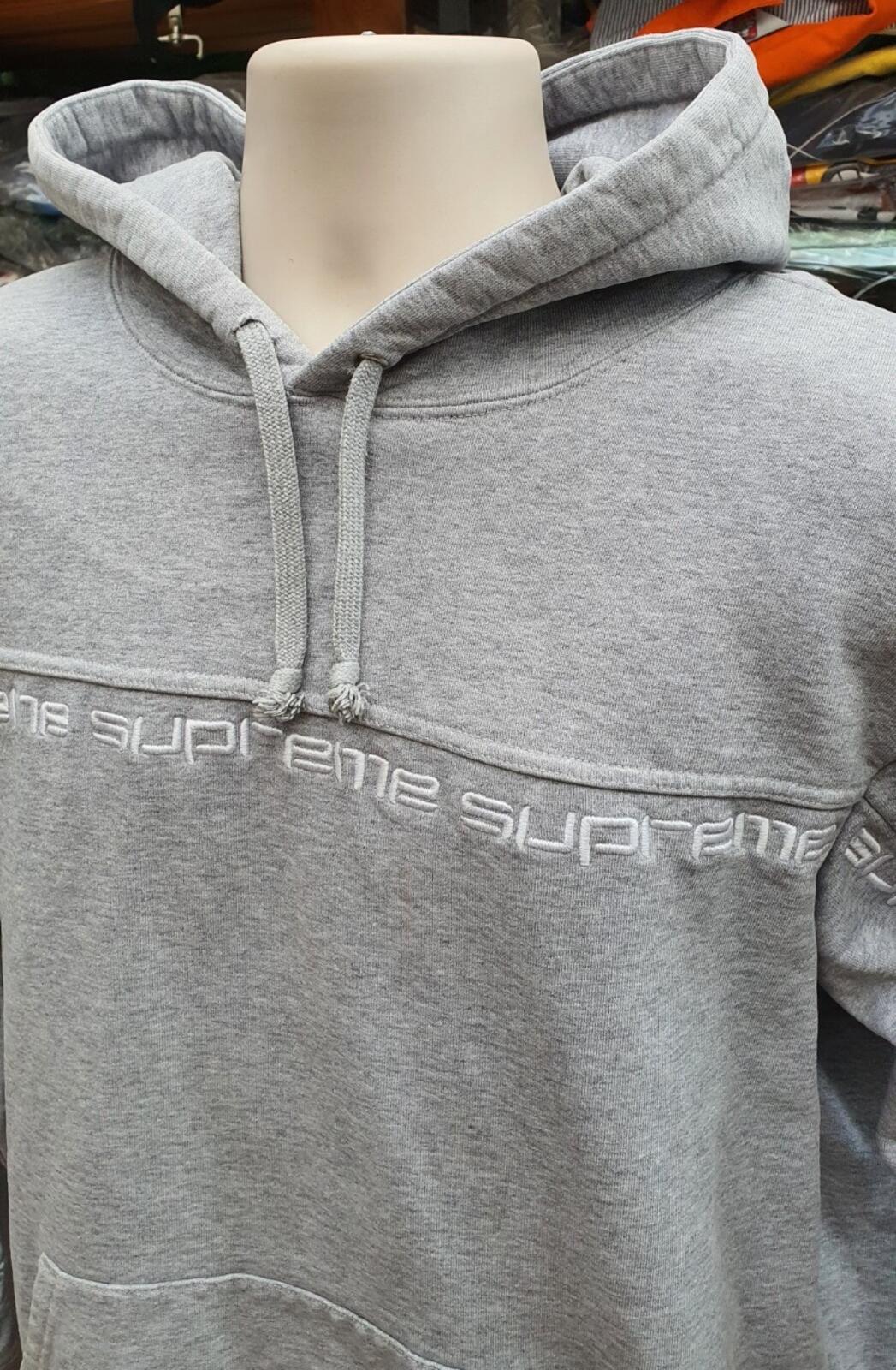 FW18 Supreme Text Stripe Kapuzenpullover Grau Gr. M