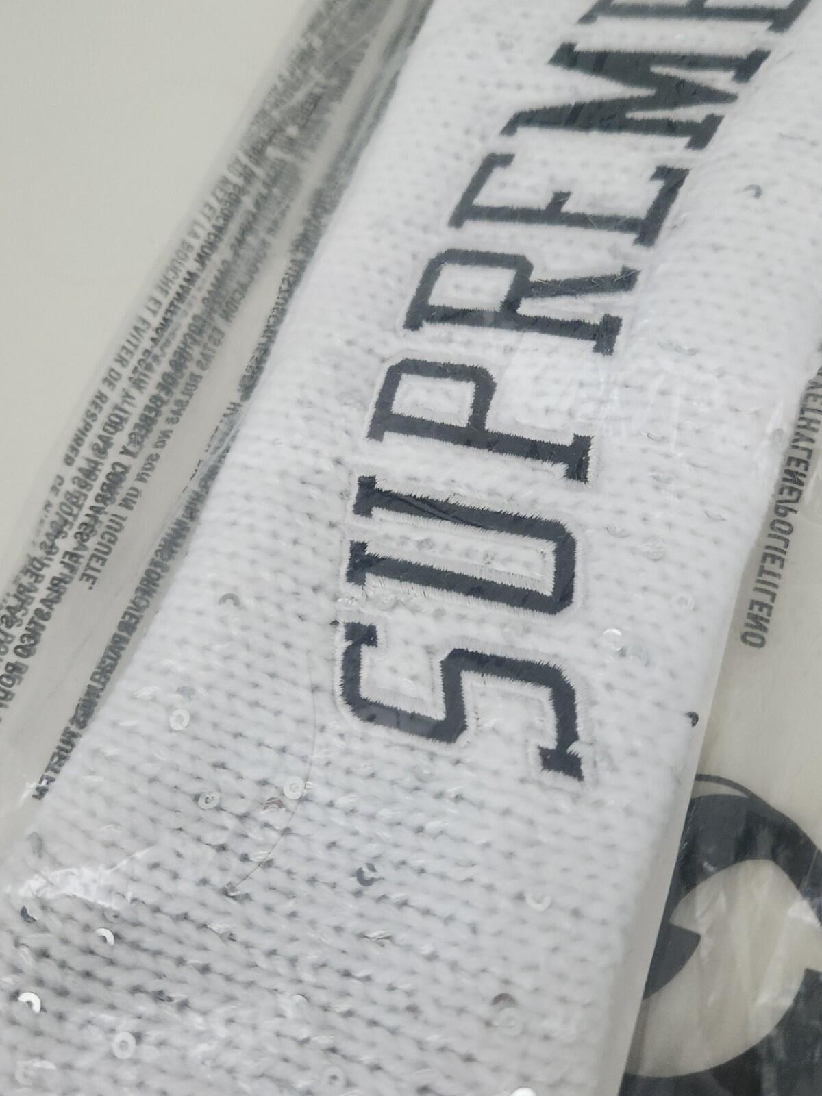 FW18 Supreme New Era Sequin Arc Logo Stirnband Weiß Ungeöffnet