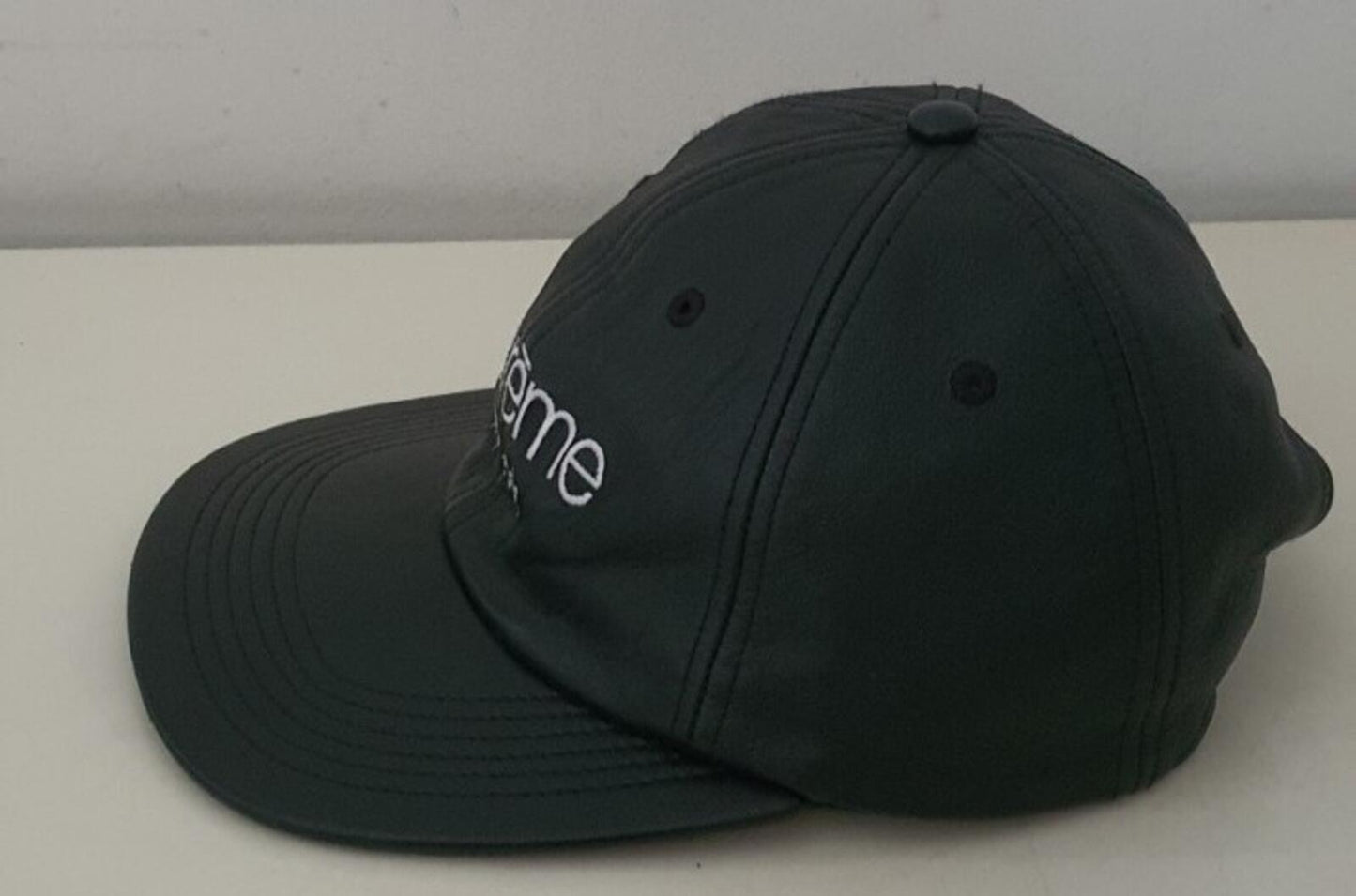 Gorra de 6 paneles FW16 Supreme Leather Classic Logo negra rara
