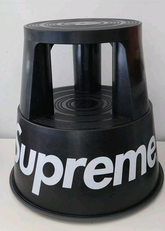 SS18 Supreme Wedo Taburete Accesorio Plástico Inastillable Rojo Hecho en Alemania