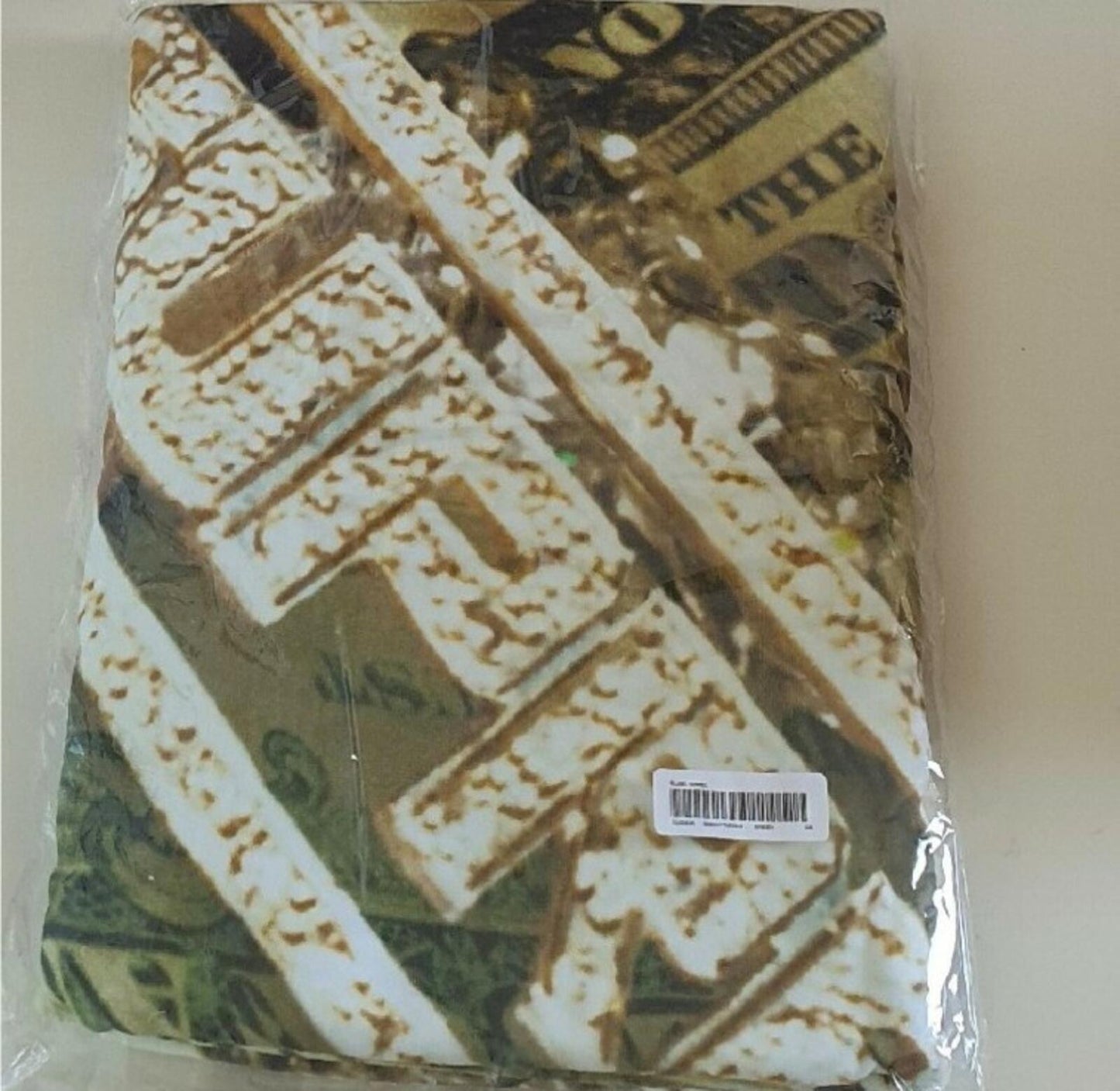 SS20 Supreme Bling Green Beach Towel Size 39"x 69.5" New and unopened Accessory