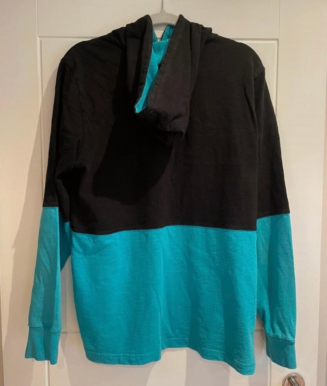 Sudadera con capucha bicolor Supreme FW16 (negro/azul, talla M)